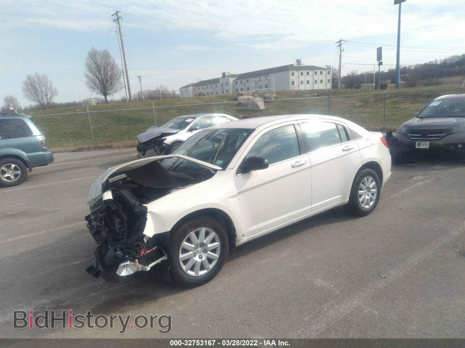 2010 CHRYSLER SEBRING - VIN: 1C3CC4FBXAN211459 - Фото 2