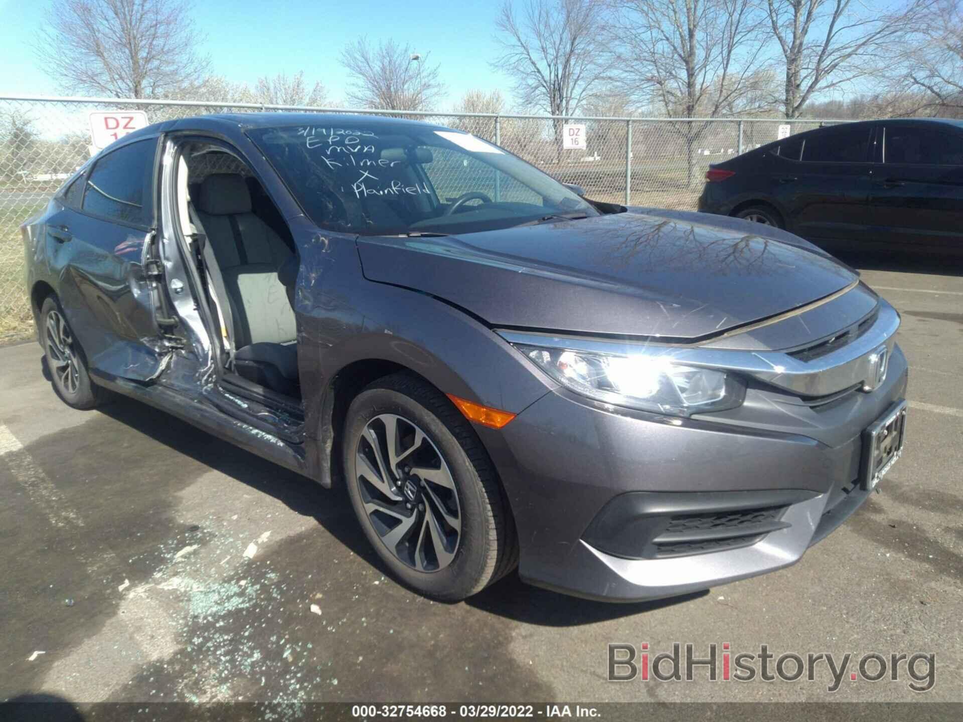 Photo 19XFC2F75JE033439 - HONDA CIVIC SEDAN 2018