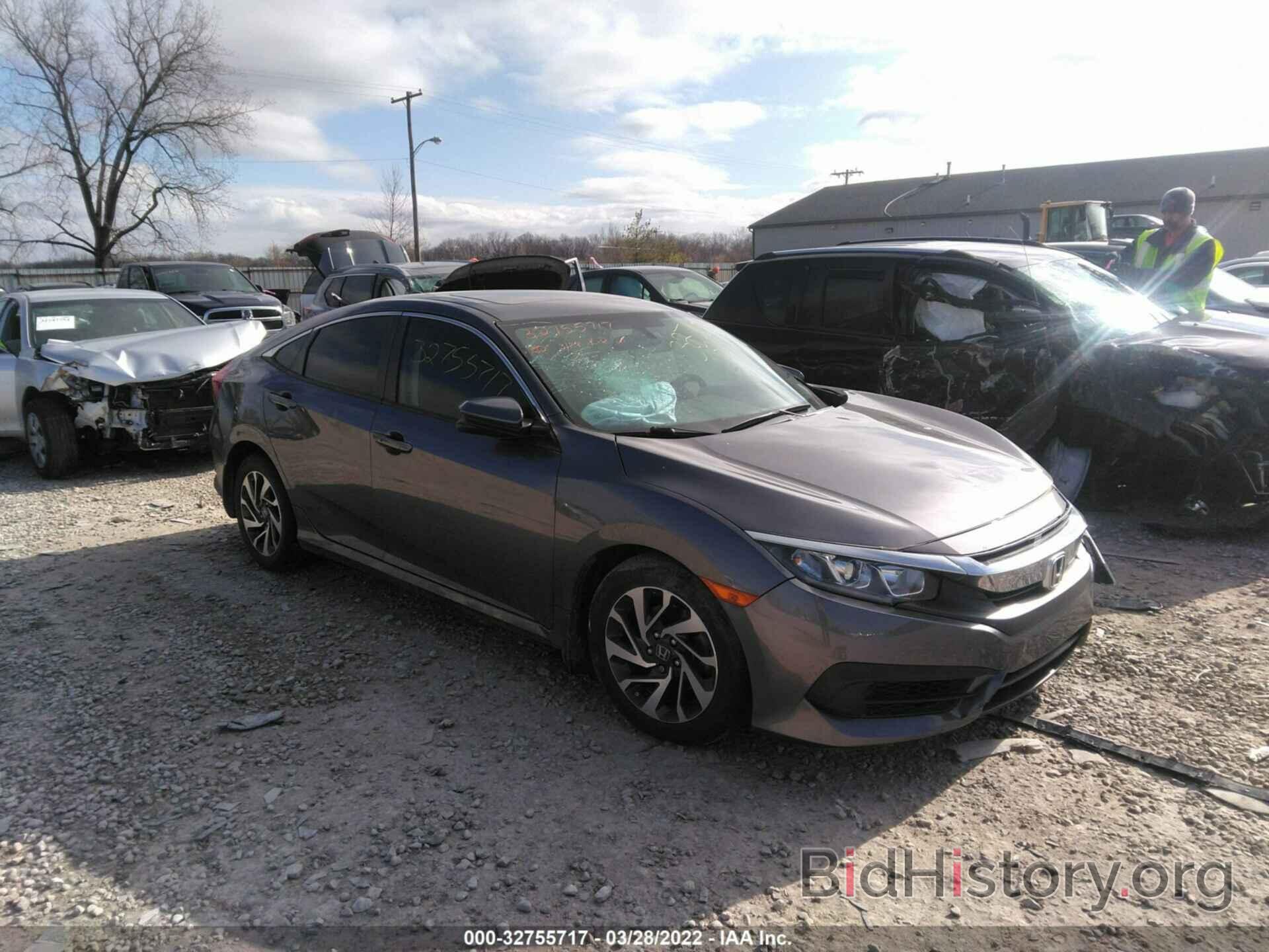 Photo 19XFC2F74JE009505 - HONDA CIVIC SEDAN 2018