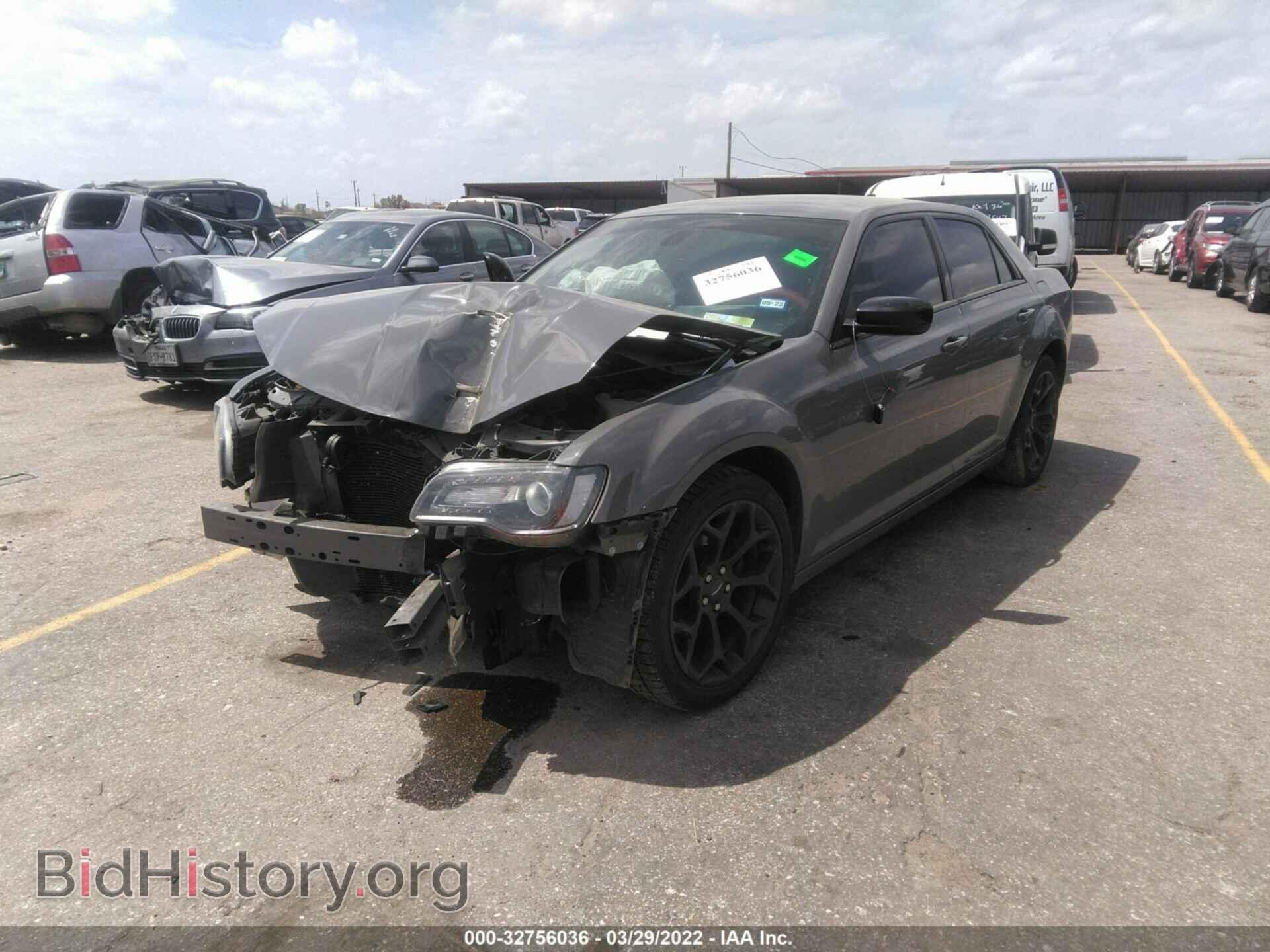 2019 CHRYSLER 300 - VIN: 2C3CCAAG2KH602326 - Фото 2