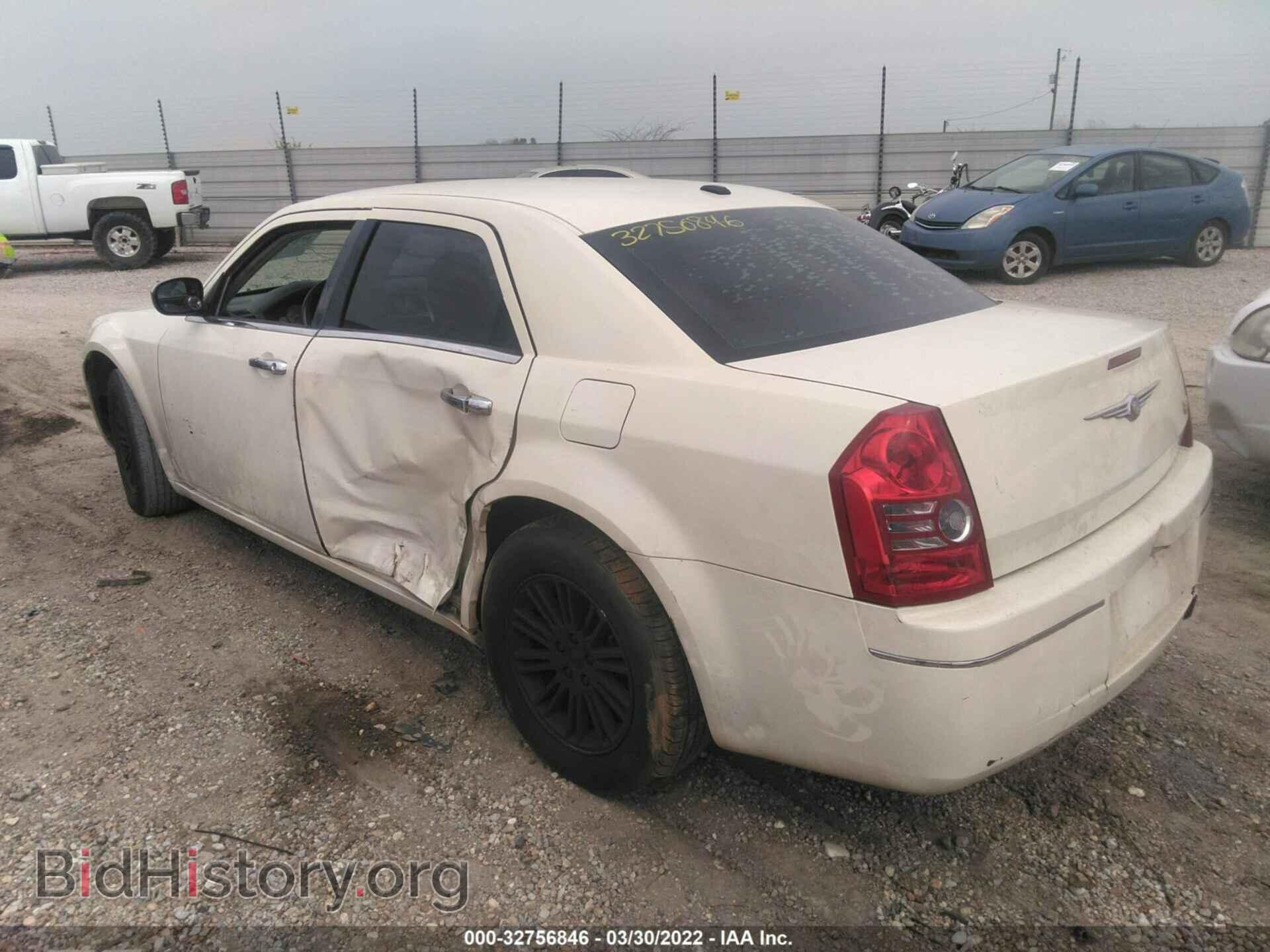 2010 CHRYSLER 300 - VIN: 2C3CA5CVXAH101613 - Фото 3