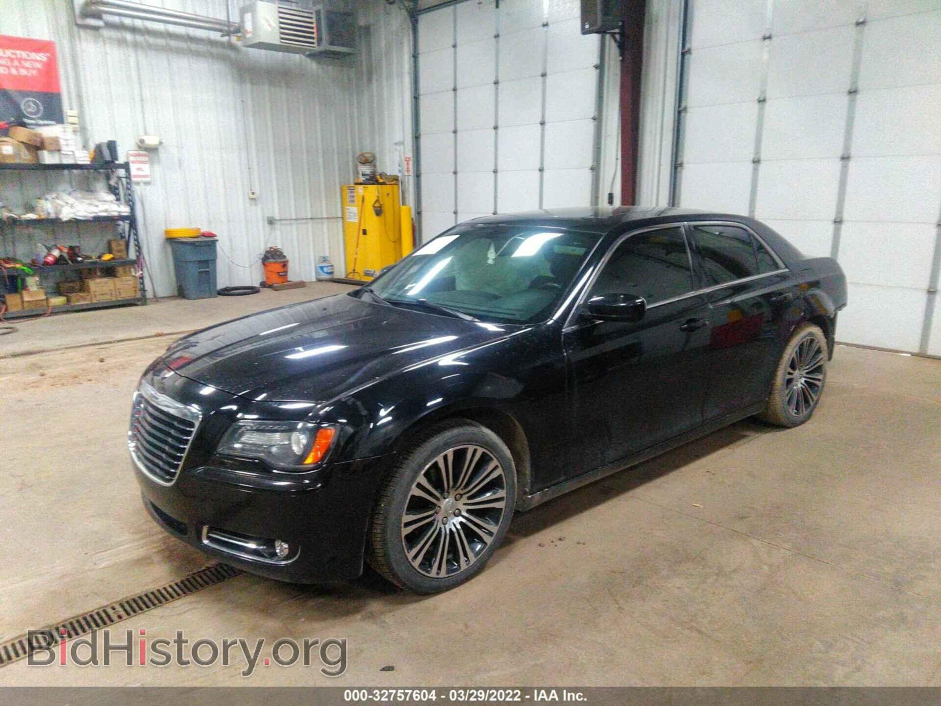 2013 CHRYSLER 300 - VIN: 2C3CCABG3DH504973 - Фото 2