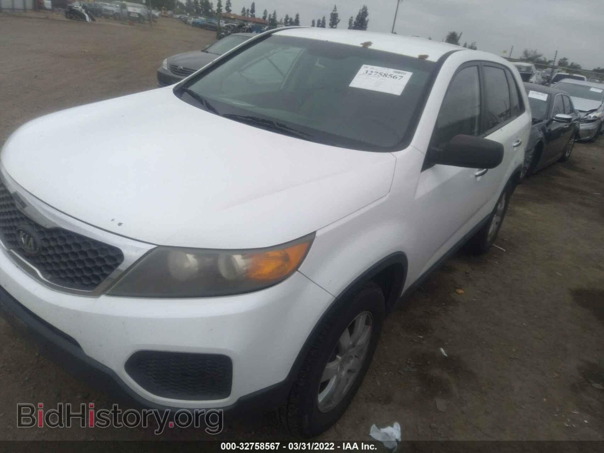 2011 KIA SORENTO - VIN: 5XYKT3A10BG010548 - Фото 2