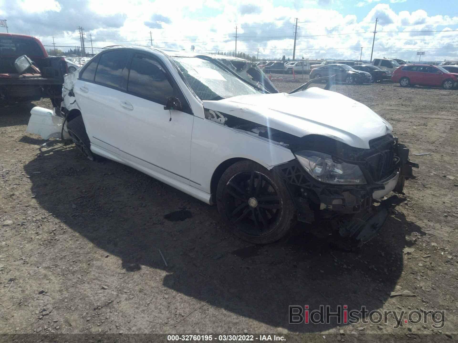 Photo WDDGF8AB8DR300937 - MERCEDES-BENZ C-CLASS 2013