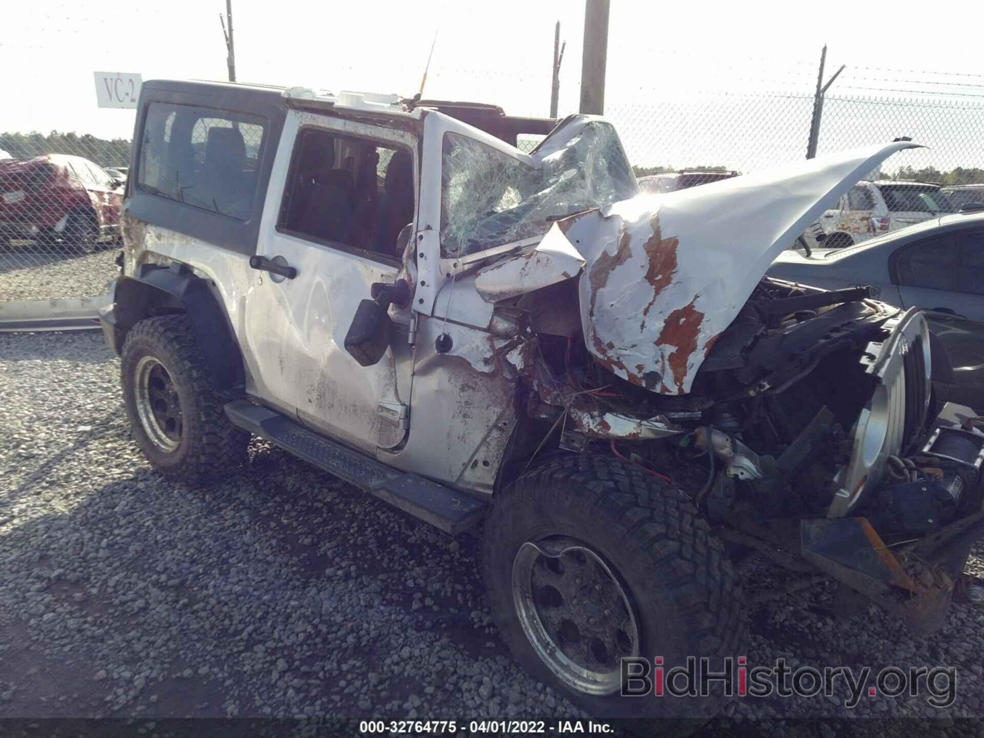 Photo 1J4AA5D10BL512418 - JEEP WRANGLER 2011