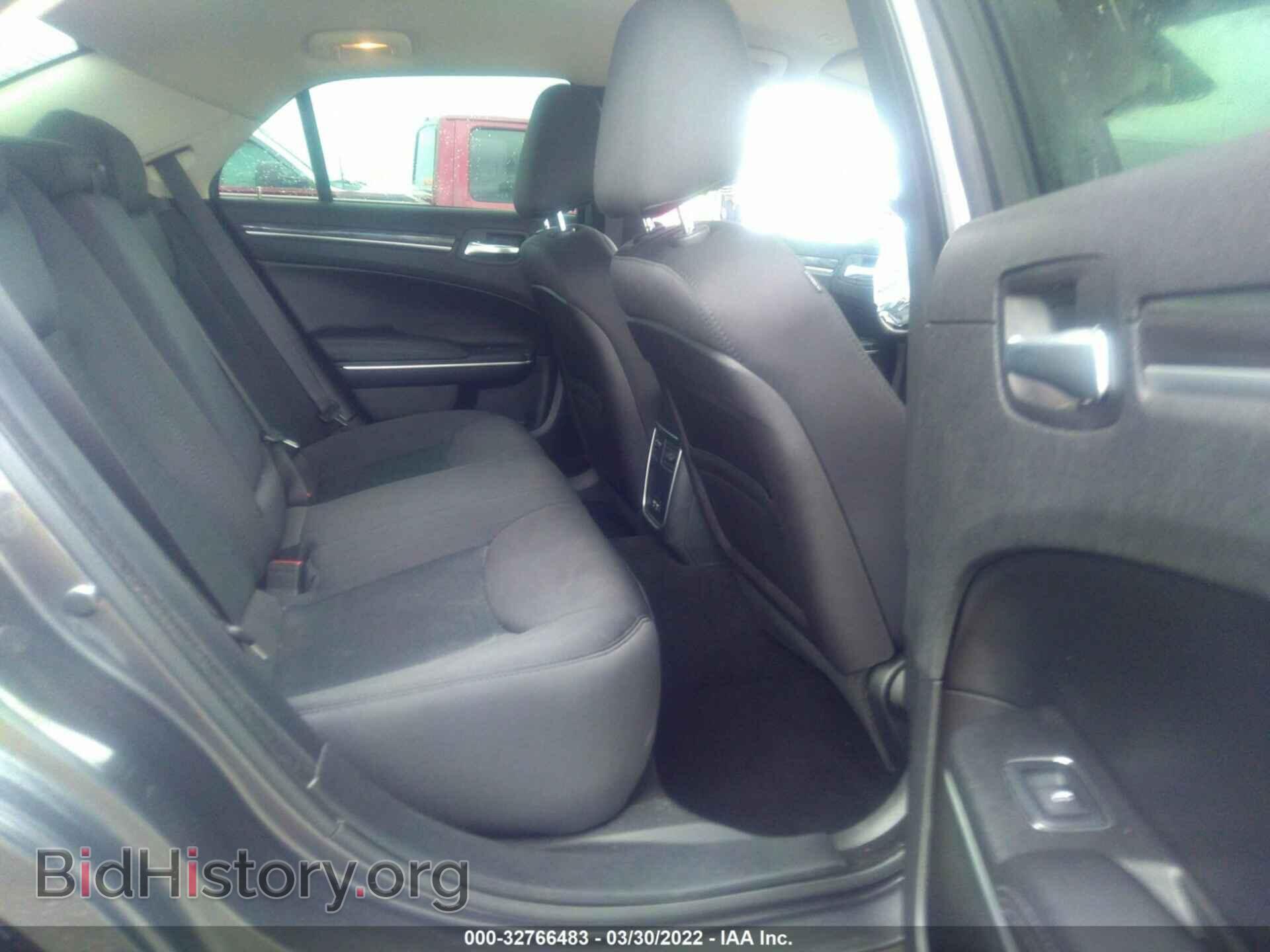 2019 CHRYSLER 300 - VIN: 2C3CCAAG5KH727143 - Фото 8