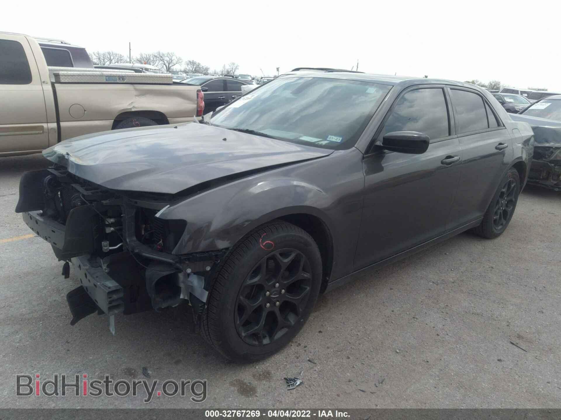 2019 CHRYSLER 300 - VIN: 2C3CCARG2KH560471 - Фото 2