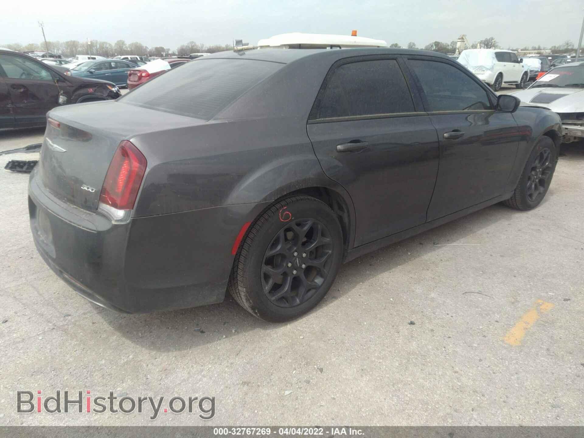 2019 CHRYSLER 300 - VIN: 2C3CCARG2KH560471 - Фото 4