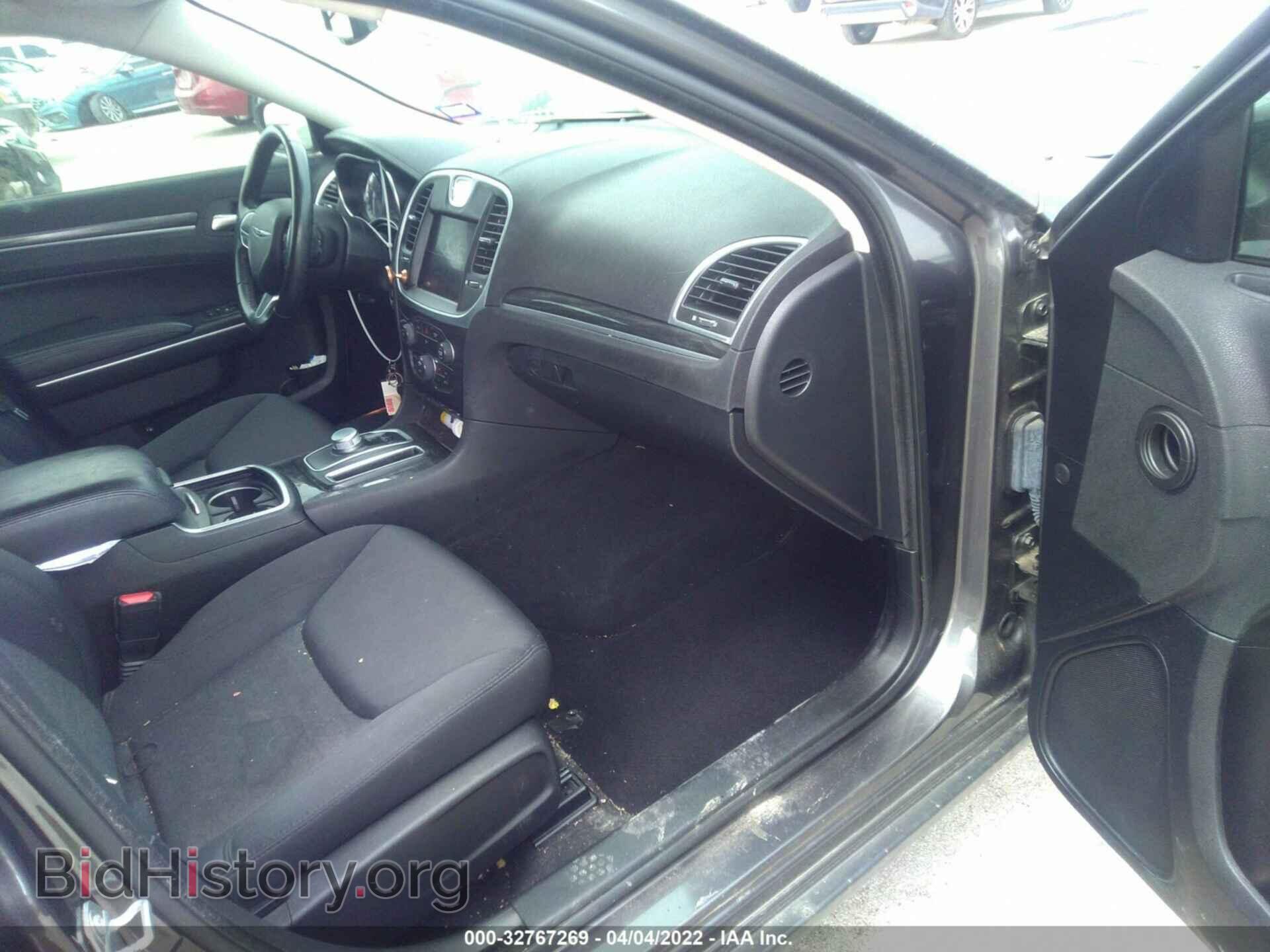 2019 CHRYSLER 300 - VIN: 2C3CCARG2KH560471 - Фото 5