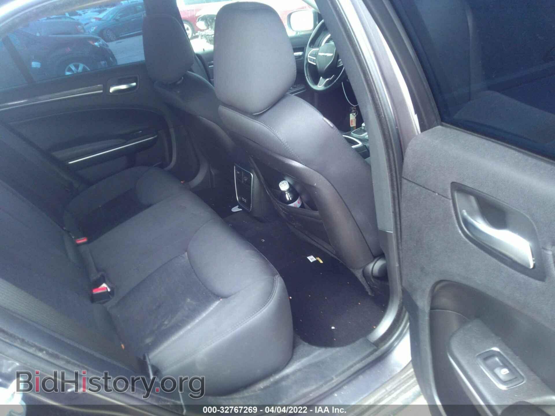2019 CHRYSLER 300 - VIN: 2C3CCARG2KH560471 - Фото 8