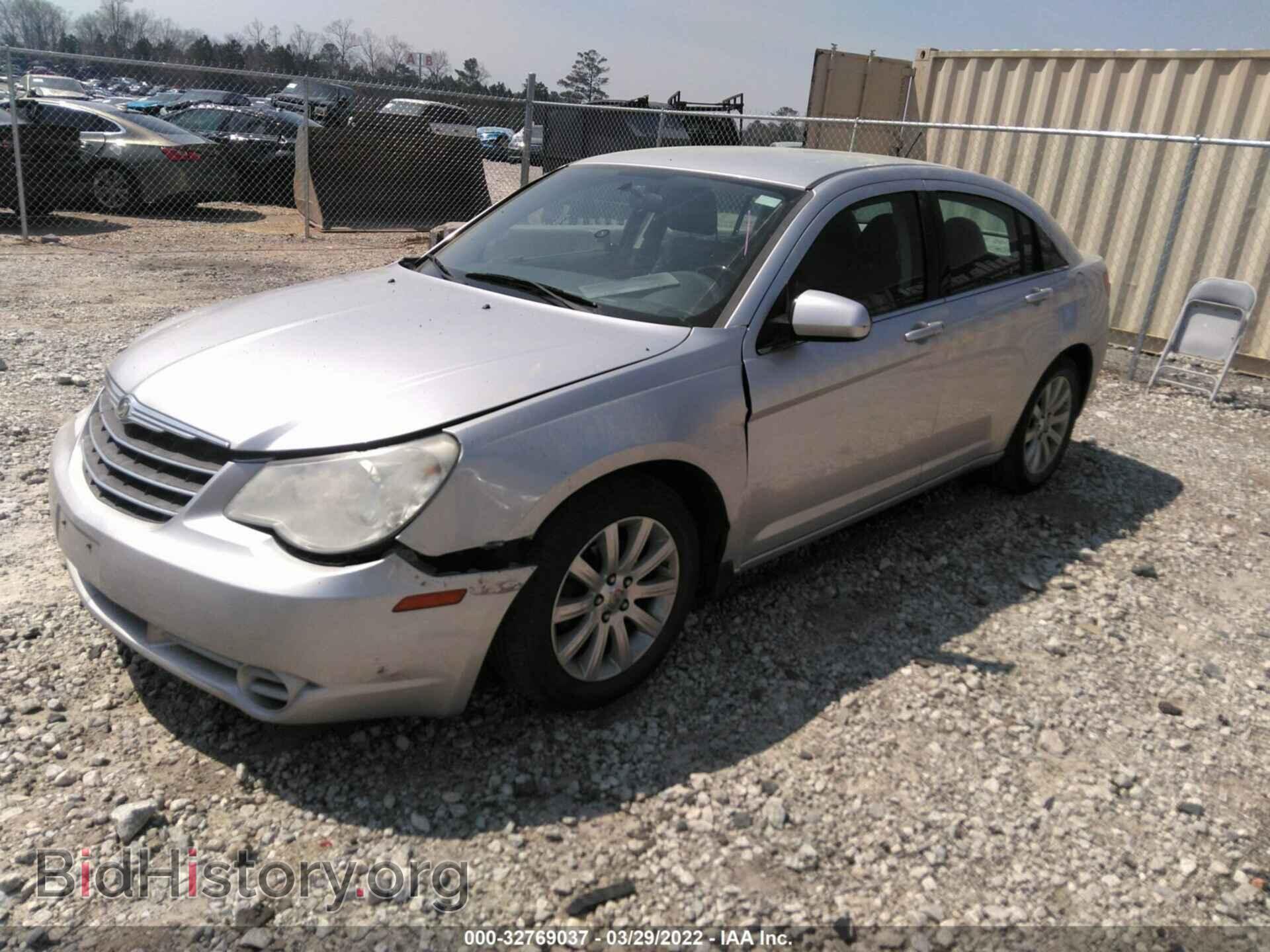 2010 CHRYSLER SEBRING - VIN: 1C3CC5FB1AN207743 - Фото 2