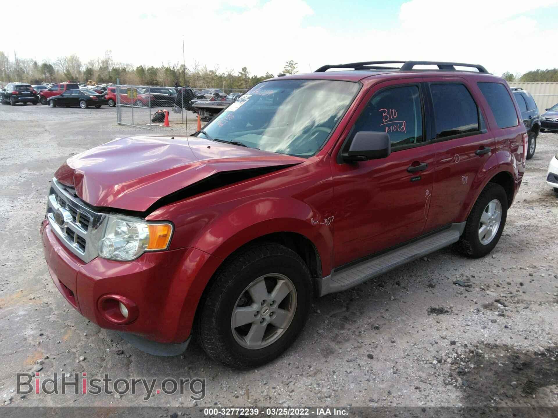 2011 FORD ESCAPE - VIN: 1FMCU0DG7BKB57584 - Фото 2