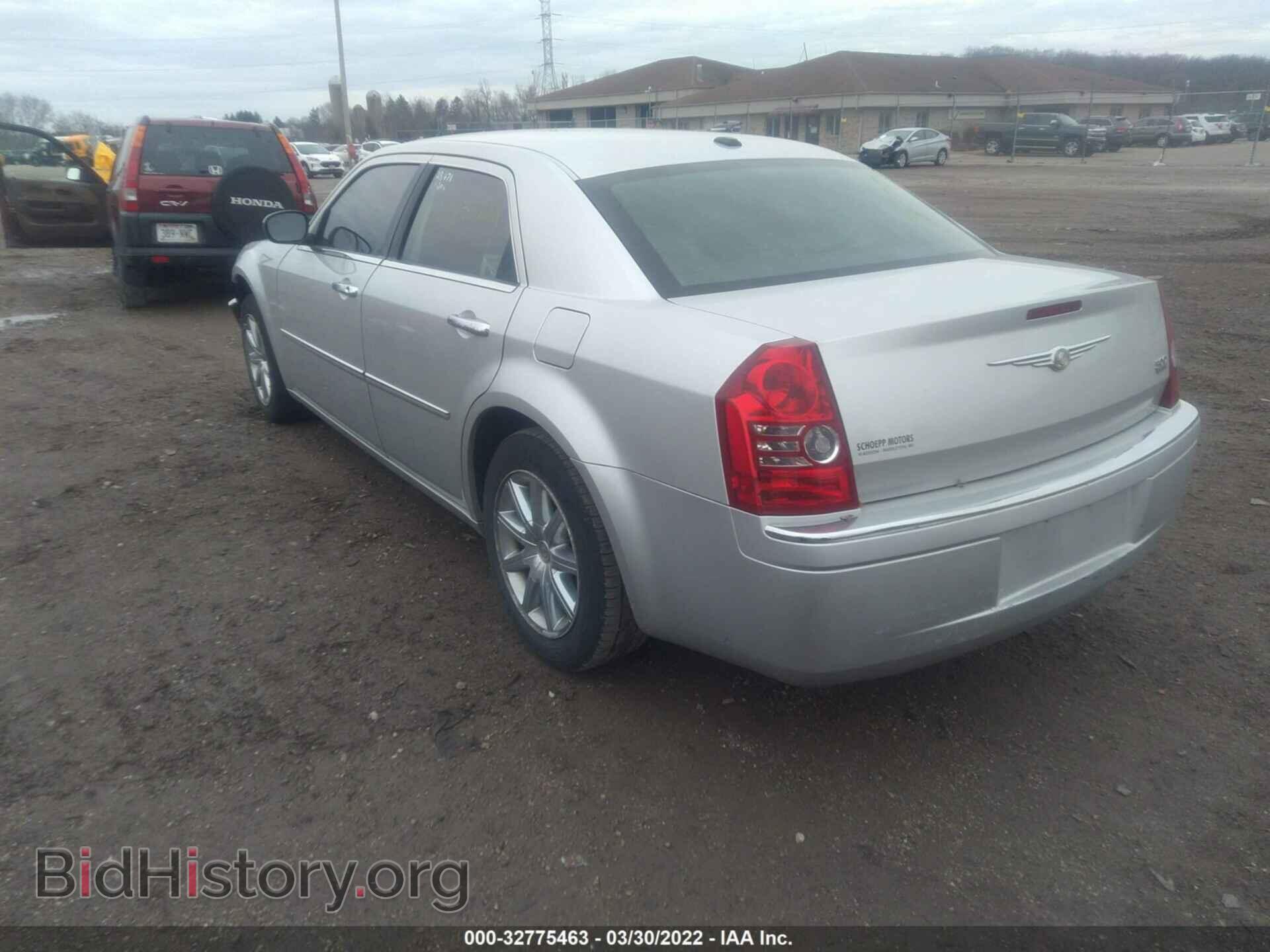2010 CHRYSLER 300 - VIN: 2C3CA3CV4AH206023 - Фото 3