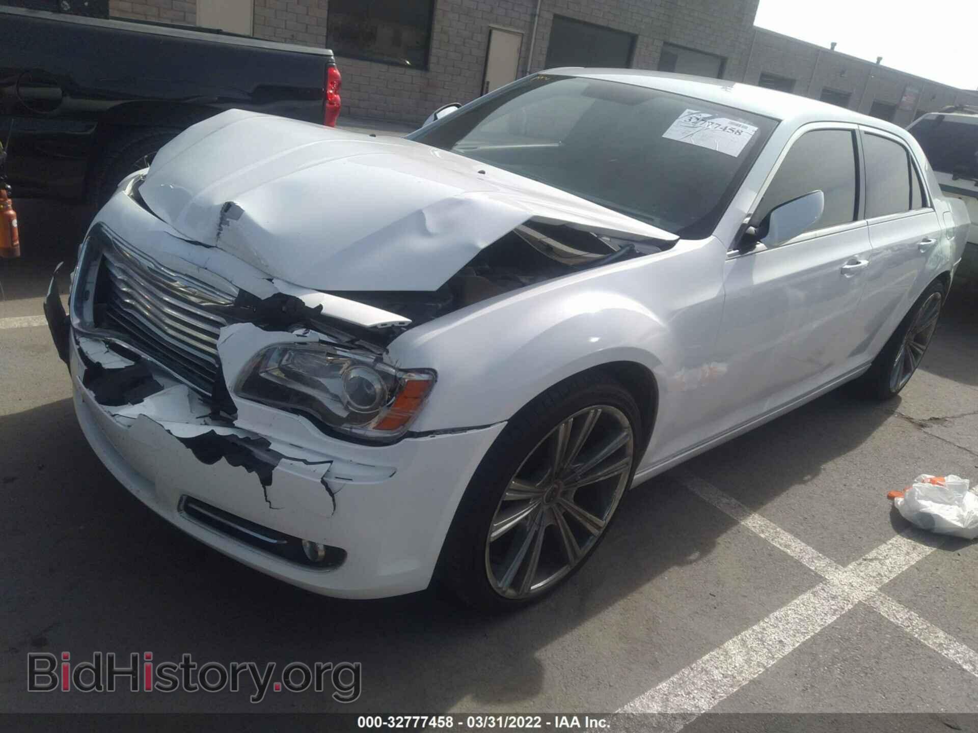 2013 CHRYSLER 300 - VIN: 2C3CCAAG5DH588361 - Фото 2