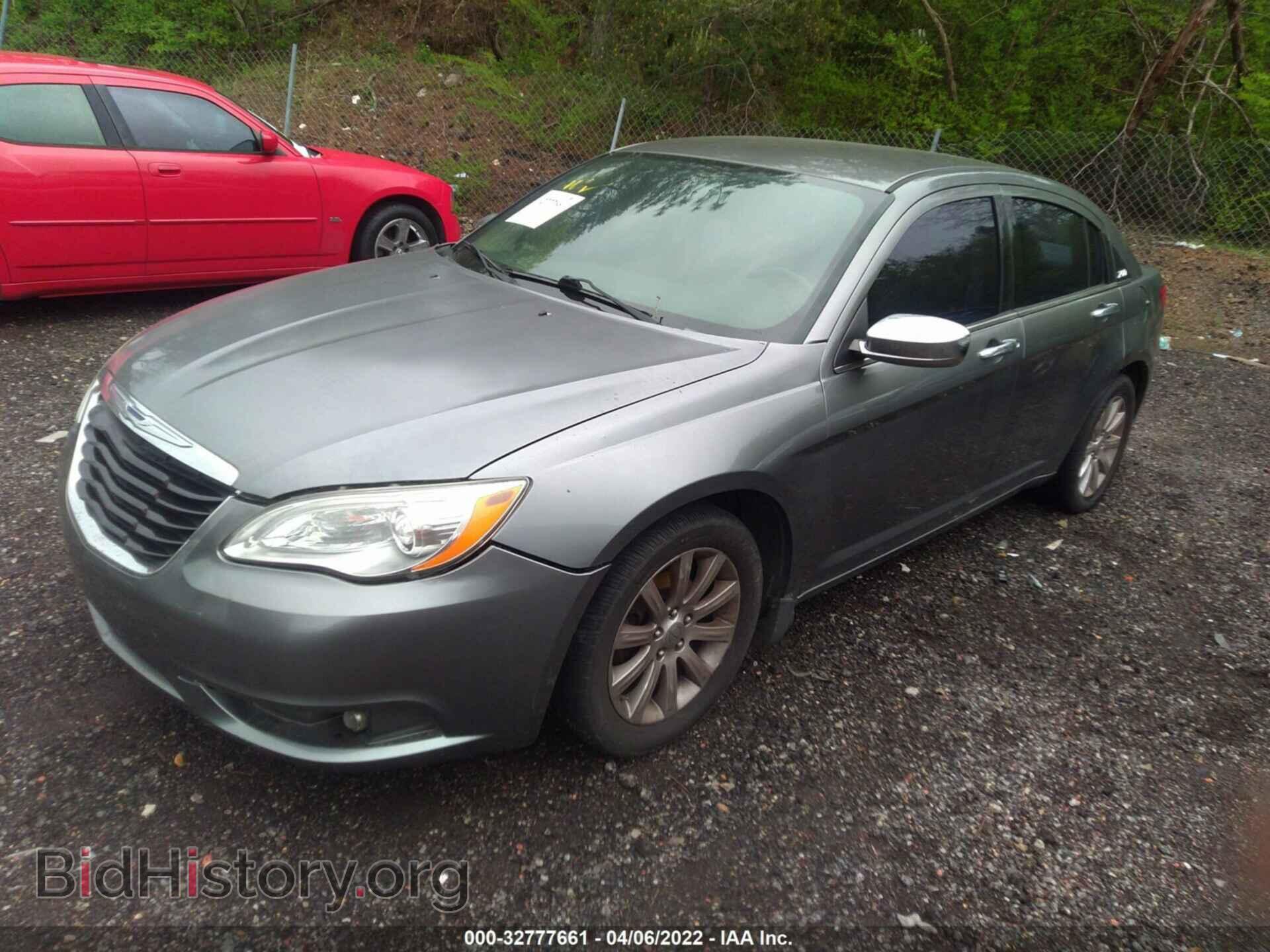 2013 CHRYSLER 200 - VIN: 1C3CCBCB1DN568025 - Фото 2