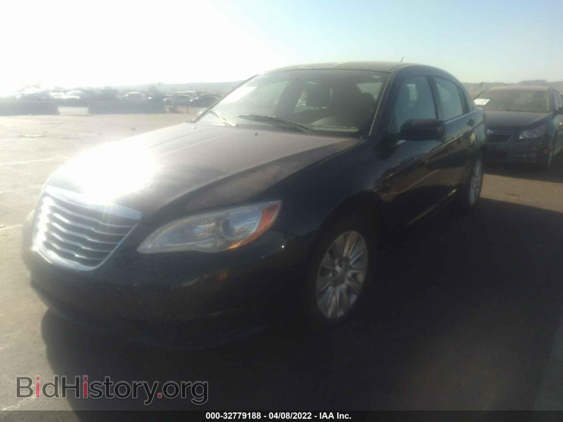 2014 CHRYSLER 200 - VIN: 1C3CCBAB1EN207883 - Фото 2