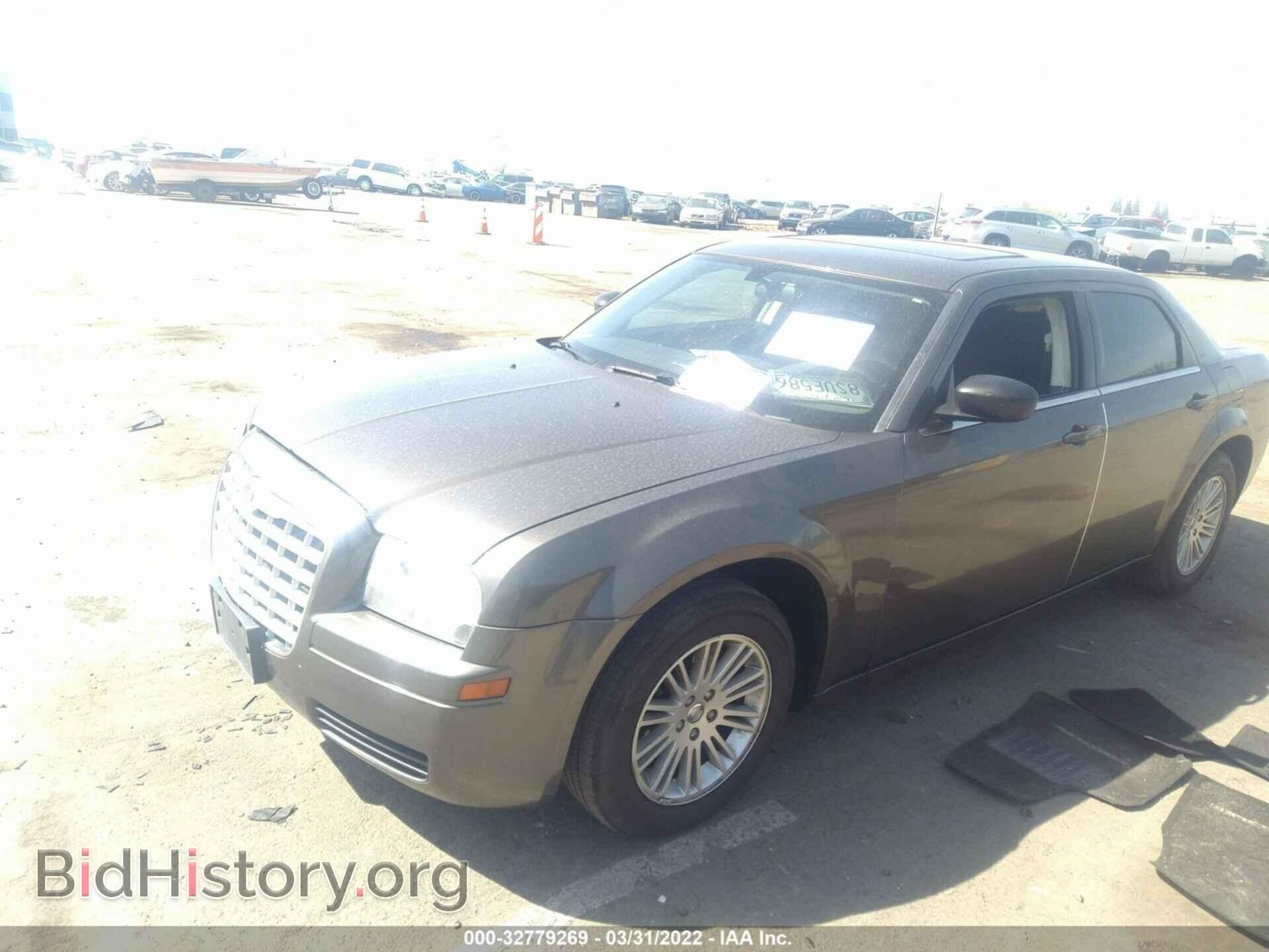 2009 CHRYSLER 300 - VIN: 2C3KA43D29H516904 - Фото 2