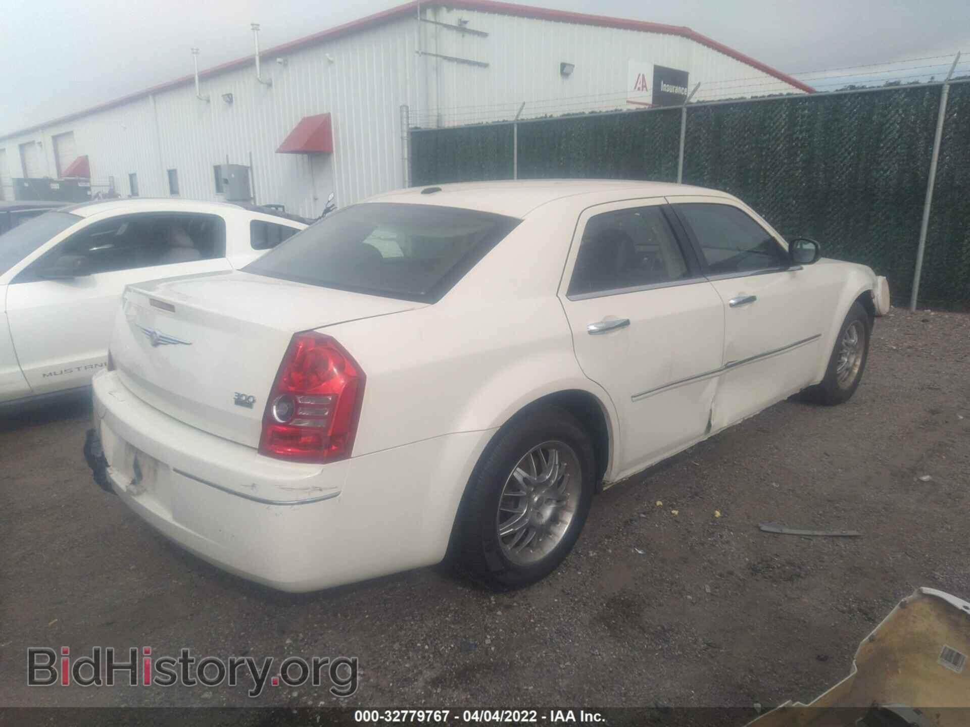 2010 CHRYSLER 300 - VIN: 2C3CA5CV8AH195636 - Фото 4