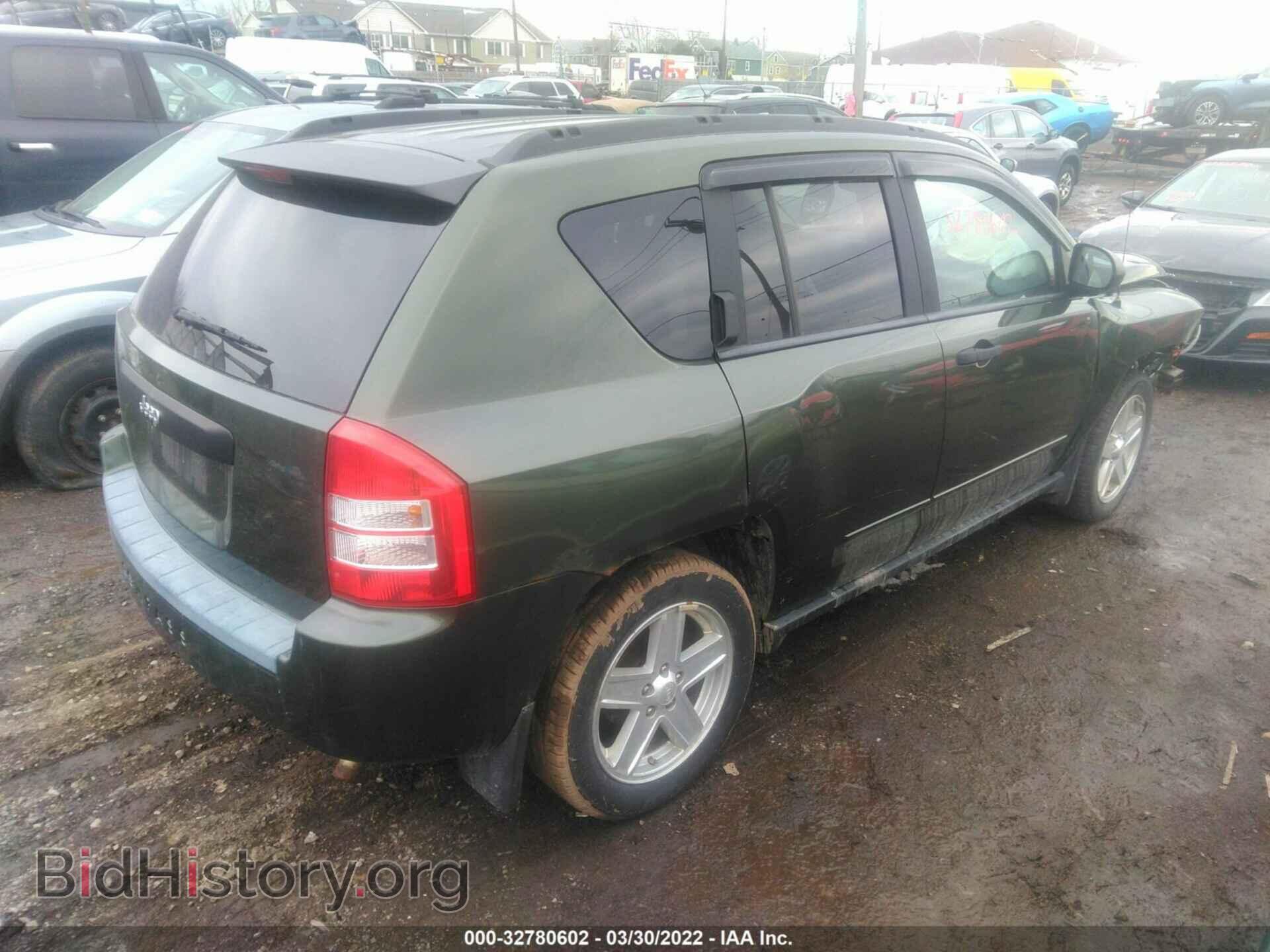 2009 JEEP COMPASS - VIN: 1J4FF47B39D107597 - Фото 4
