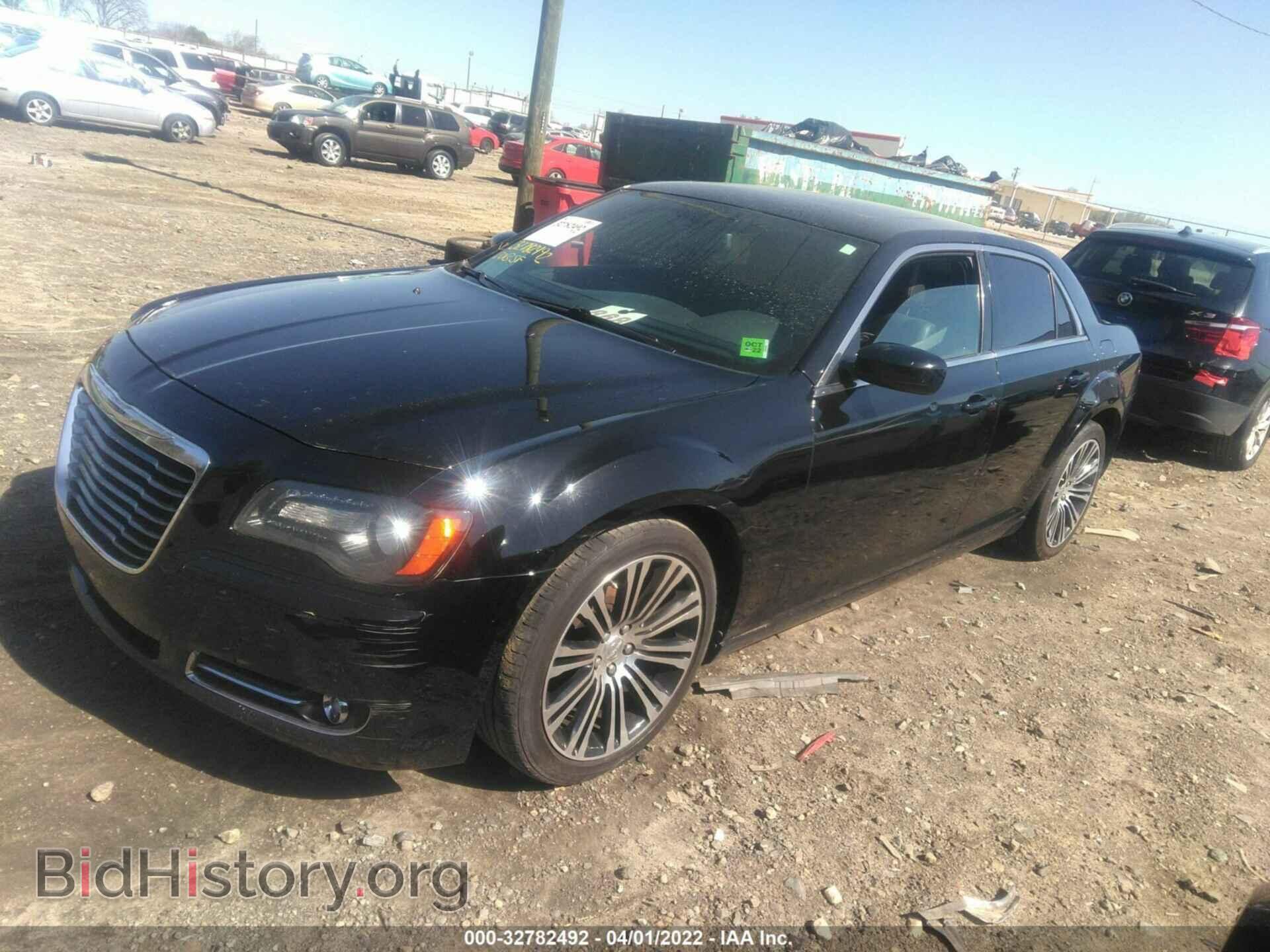 2013 CHRYSLER 300 - VIN: 2C3CCABGXDH515145 - Фото 2