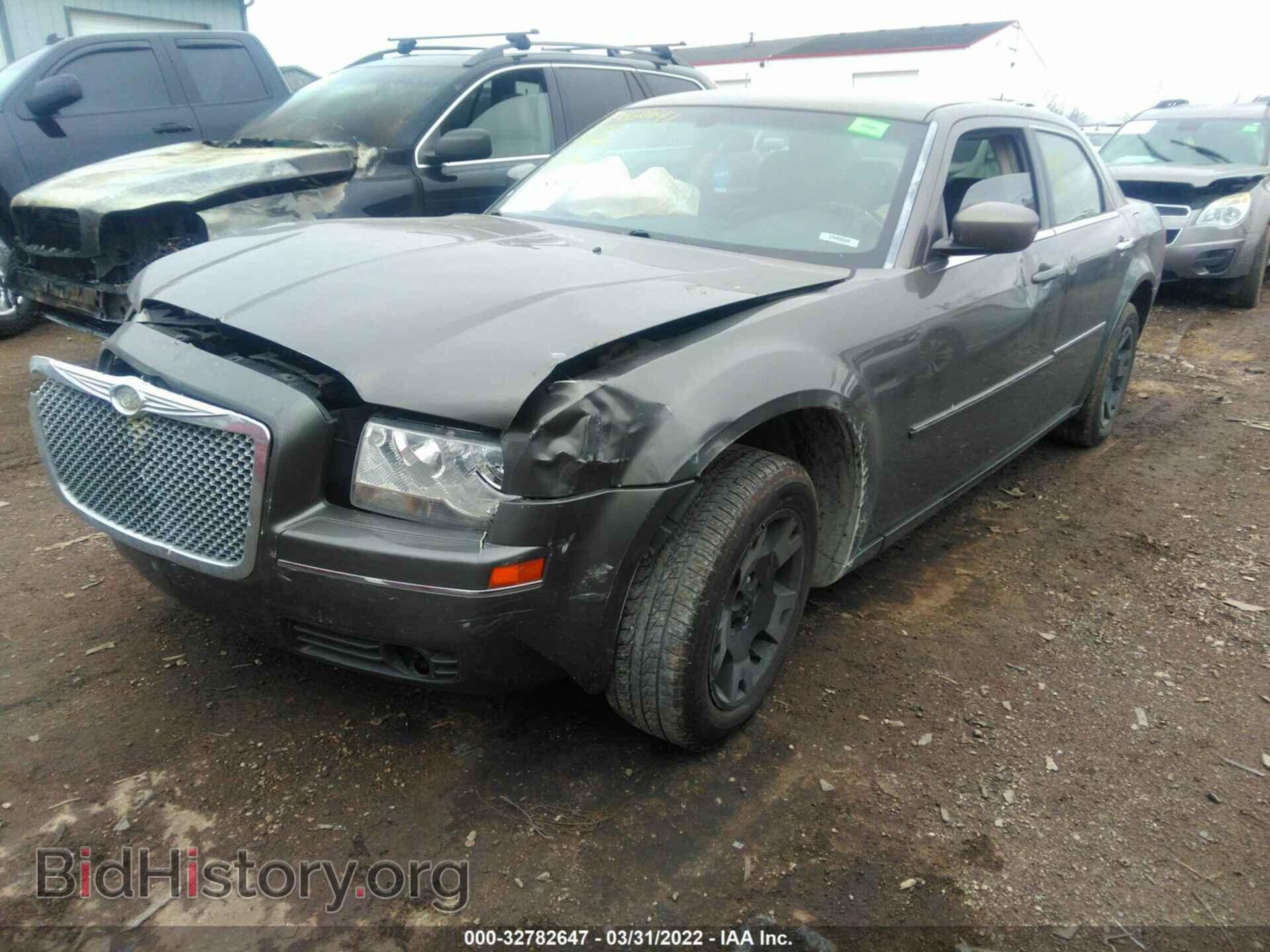 2008 CHRYSLER 300 - VIN: 2C3KA53G58H211489 - Фото 2