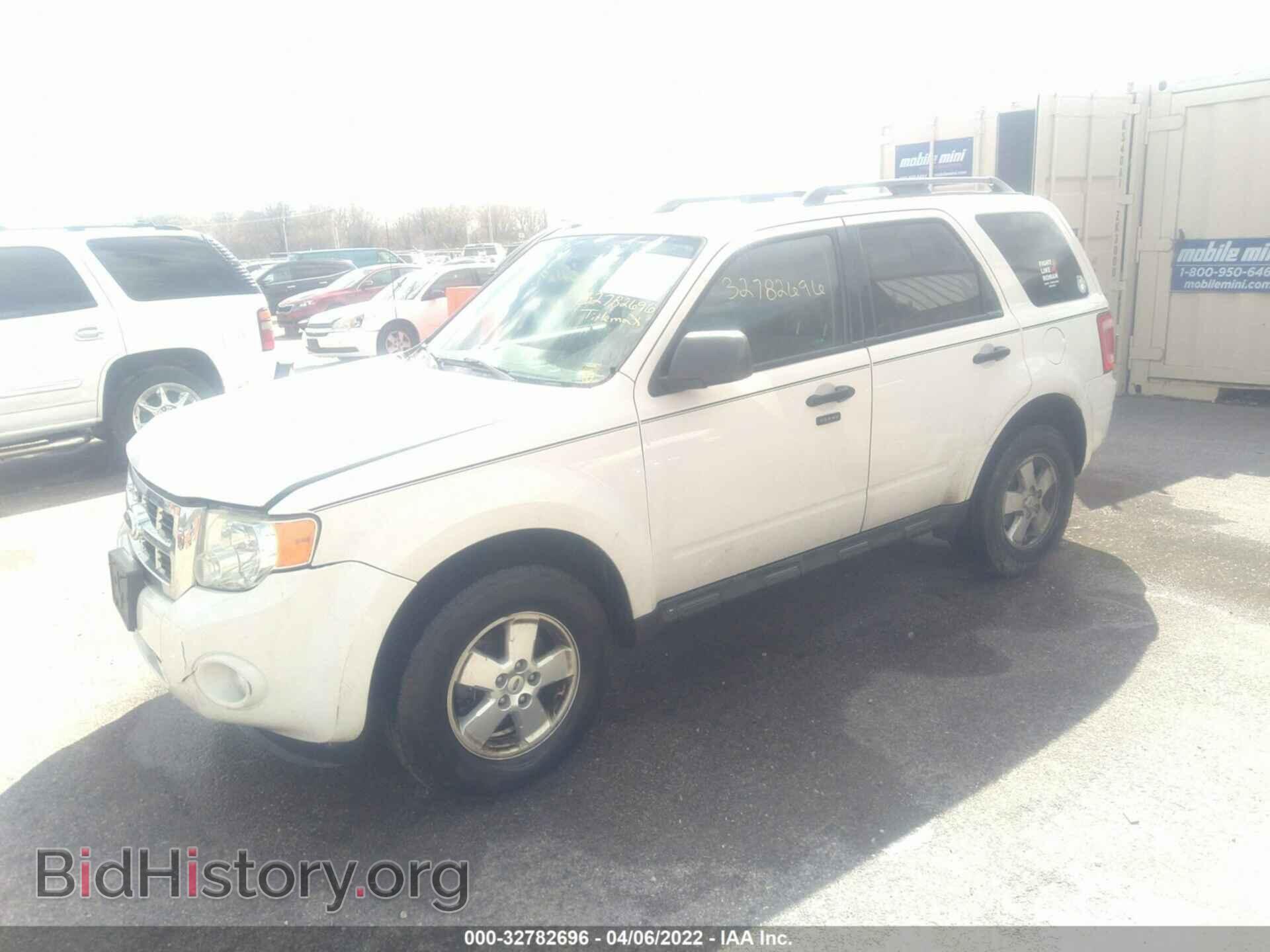 2011 FORD ESCAPE - VIN: 1FMCU0DG9BKA32392 - Photo 2