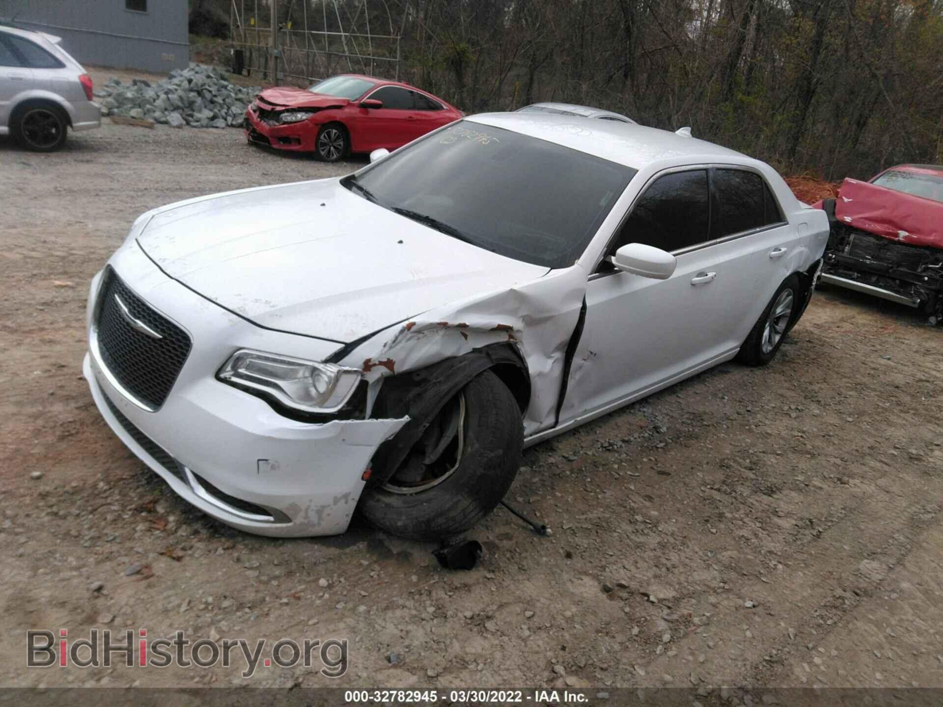 2015 CHRYSLER 300 - VIN: 2C3CCAAG8FH813911 - Фото 2