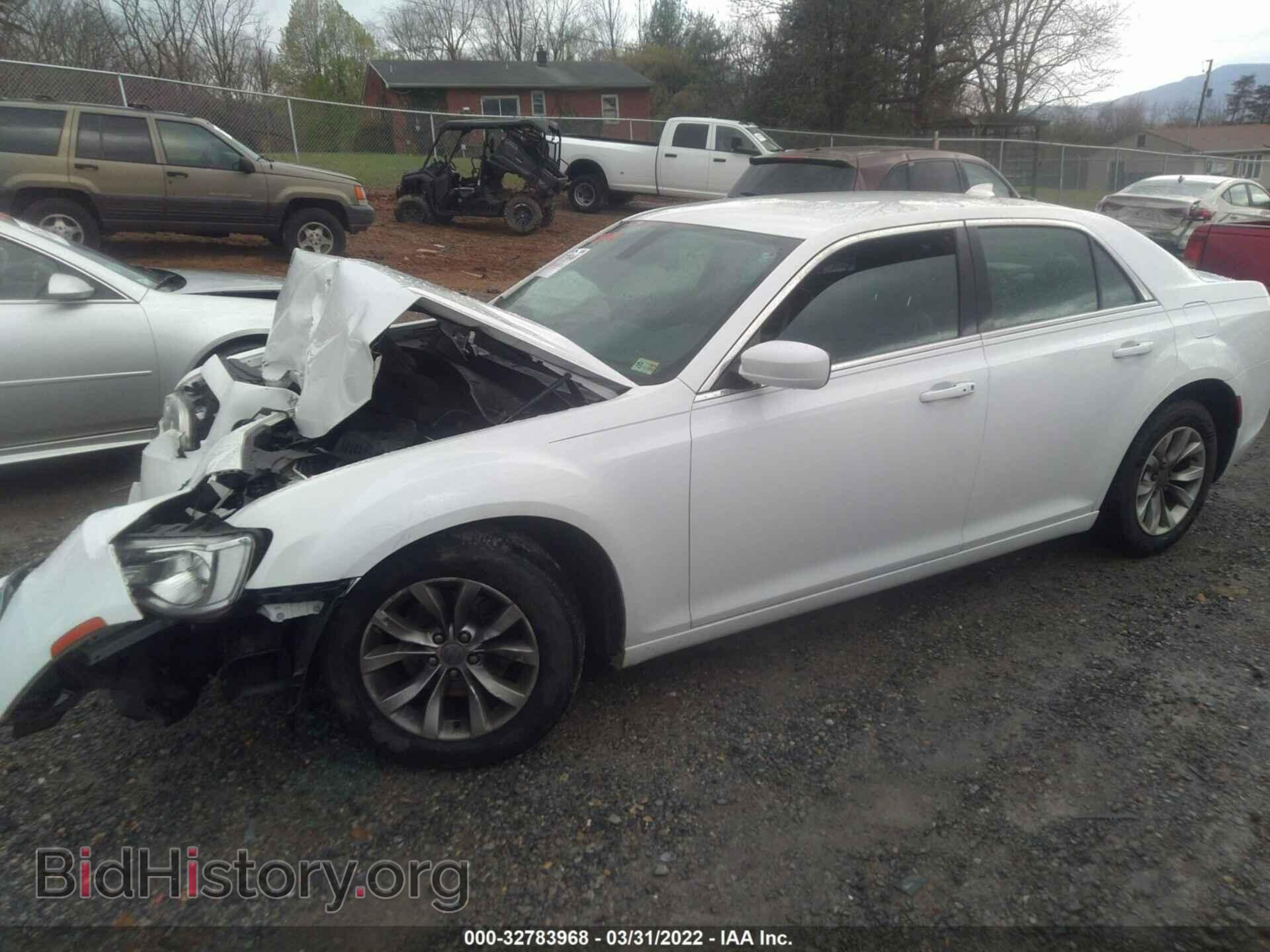 2016 CHRYSLER 300 - VIN: 2C3CCAAG4GH134882 - Фото 2