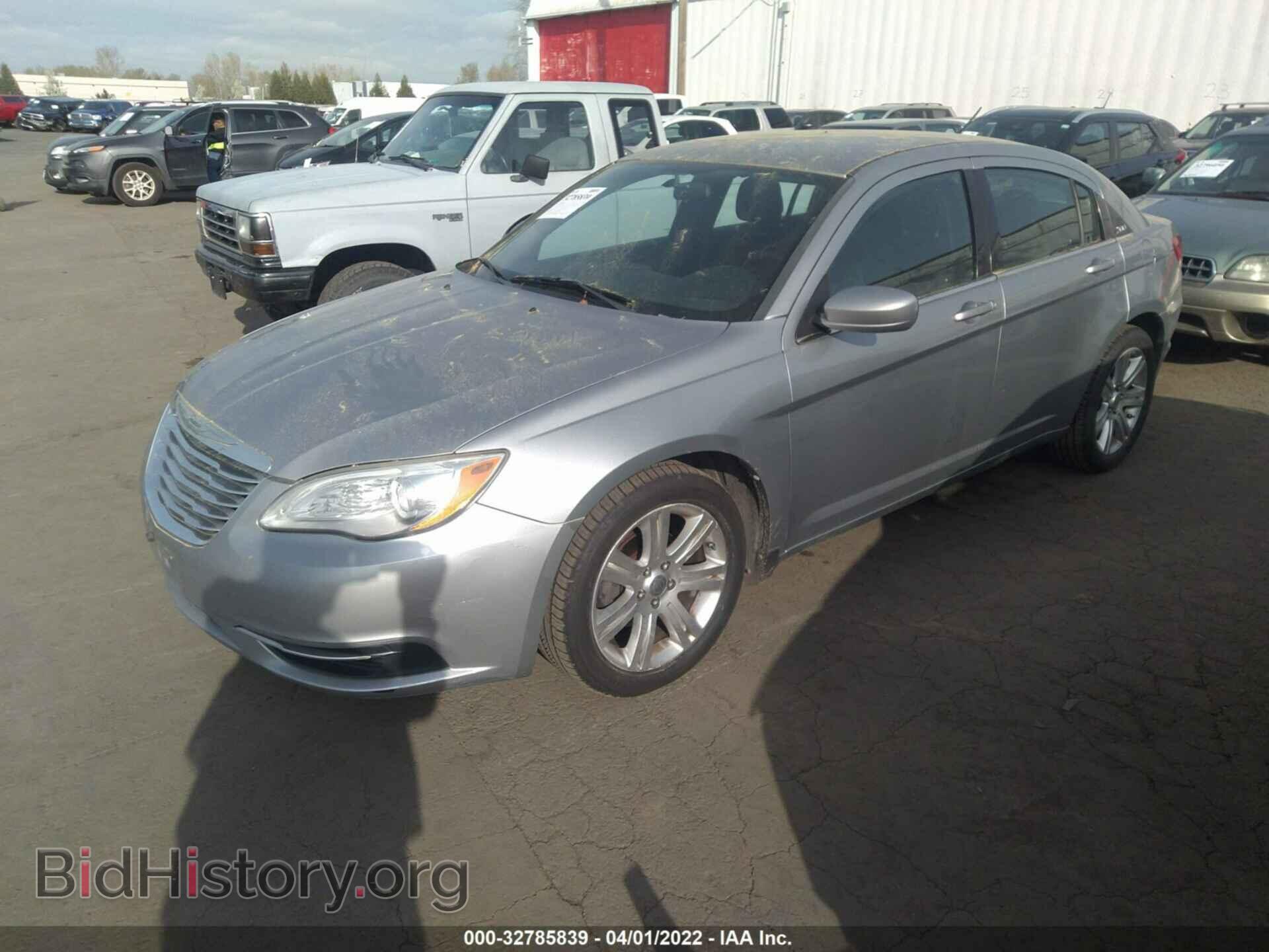 2013 CHRYSLER 200 - VIN: 1C3CCBAB2DN686863 - Фото 2