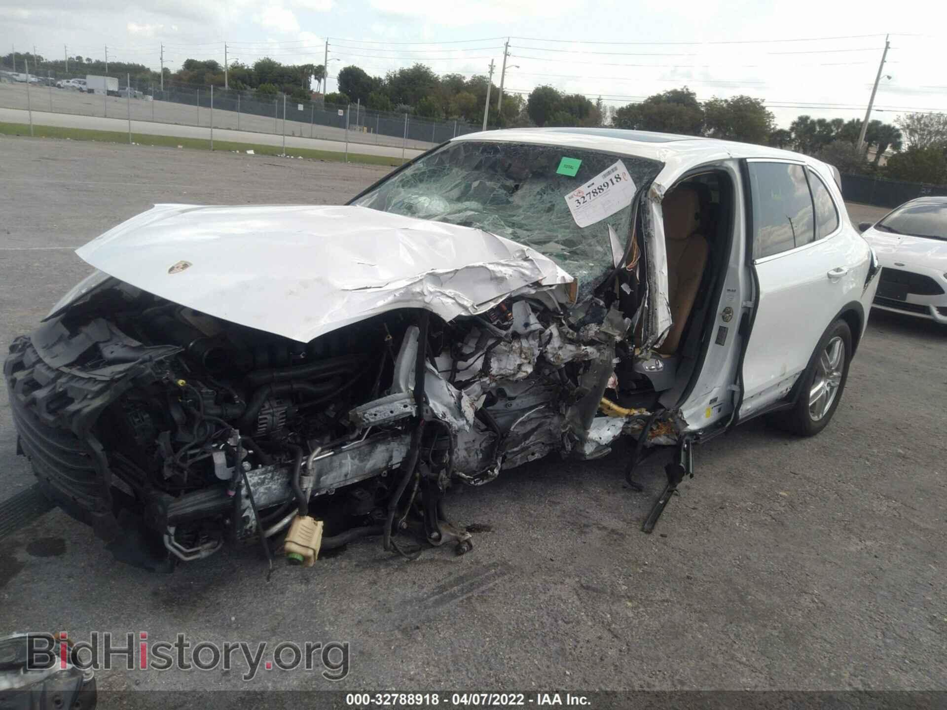 2016 PORSCHE CAYENNE - VIN: WP1AA2A22GLA02966 - Фото 2