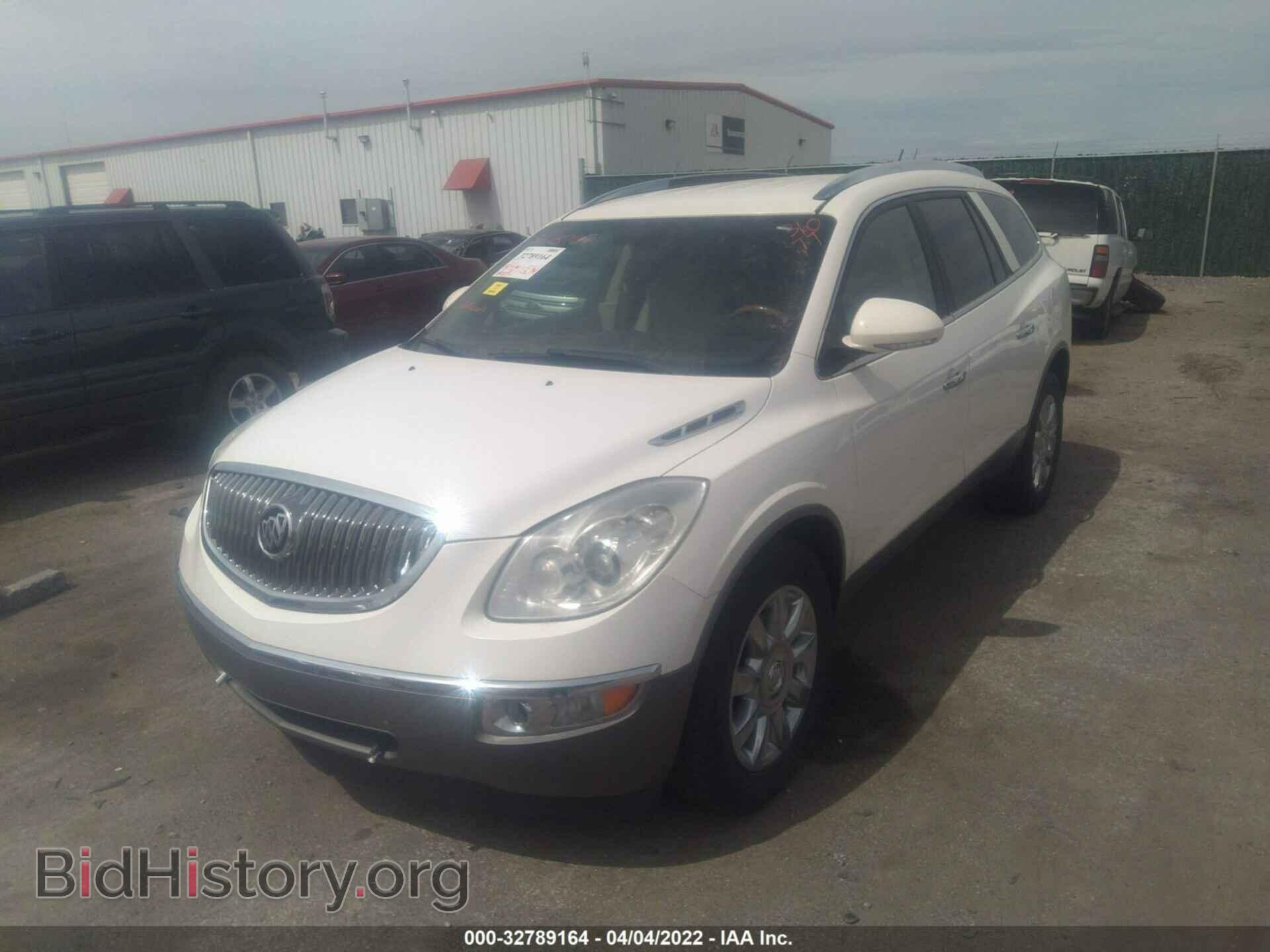 2011 BUICK ENCLAVE - VIN: 5GAKVCED3BJ196862 - Фото 2