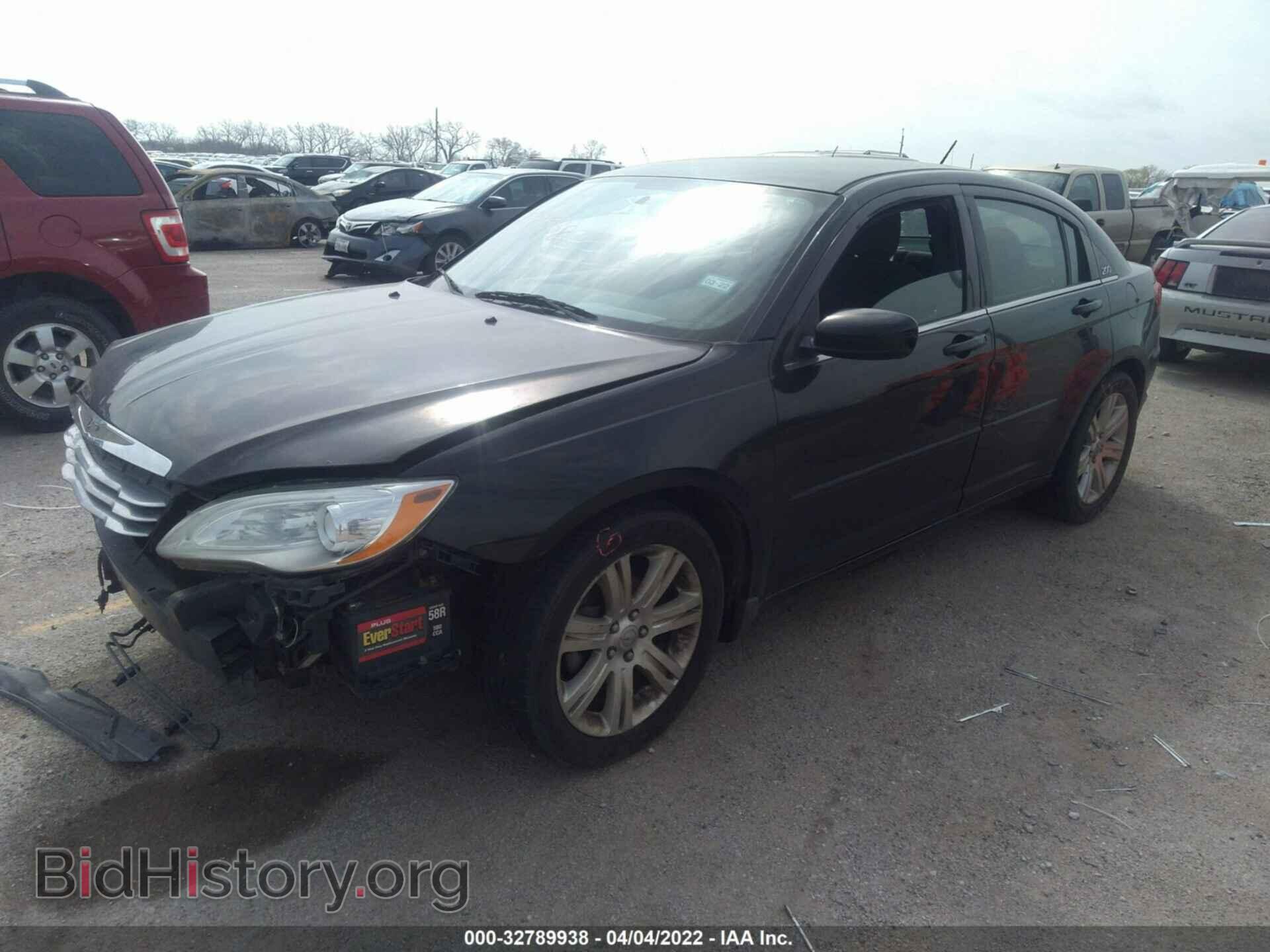 2013 CHRYSLER 200 - VIN: 1C3CCBBB5DN656464 - Фото 2