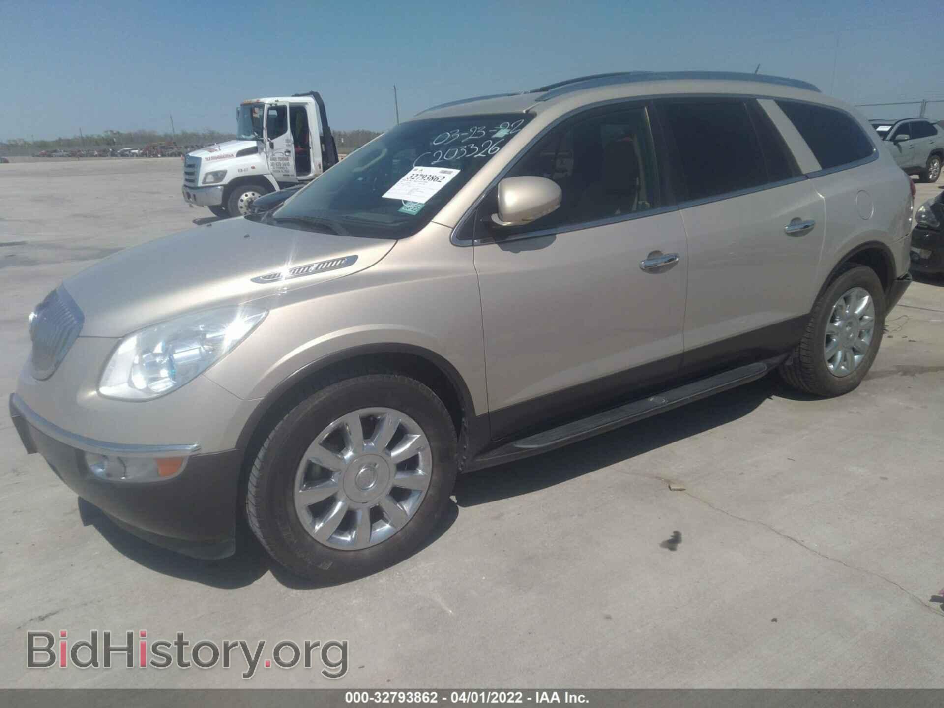 2011 BUICK ENCLAVE - VIN: 5GAKRCED7BJ346511 - Фото 2