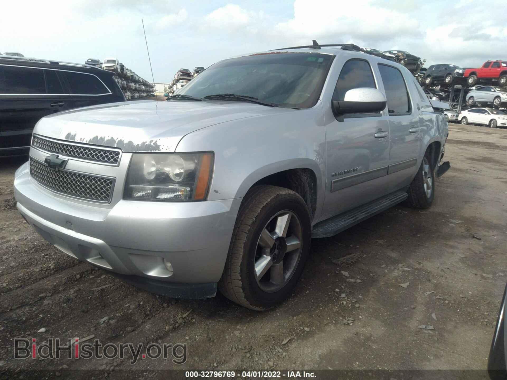 2013 CHEVROLET AVALANCHE - VIN: 3GNMCFE04DG152389 - Фото 2
