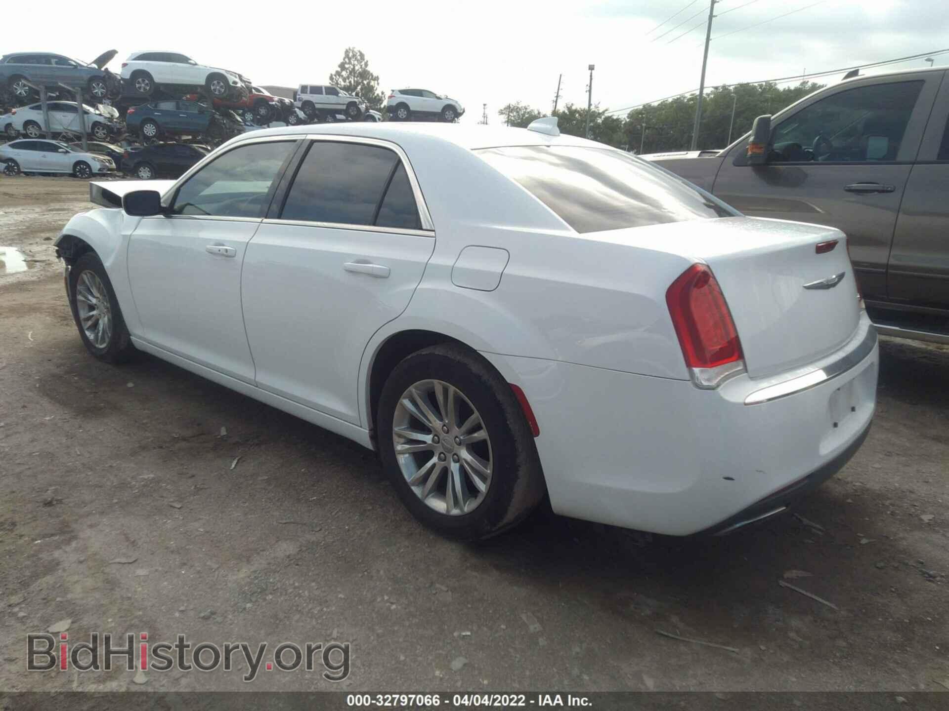 2017 CHRYSLER 300 - VIN: 2C3CCAAG9HH552498 - Фото 3