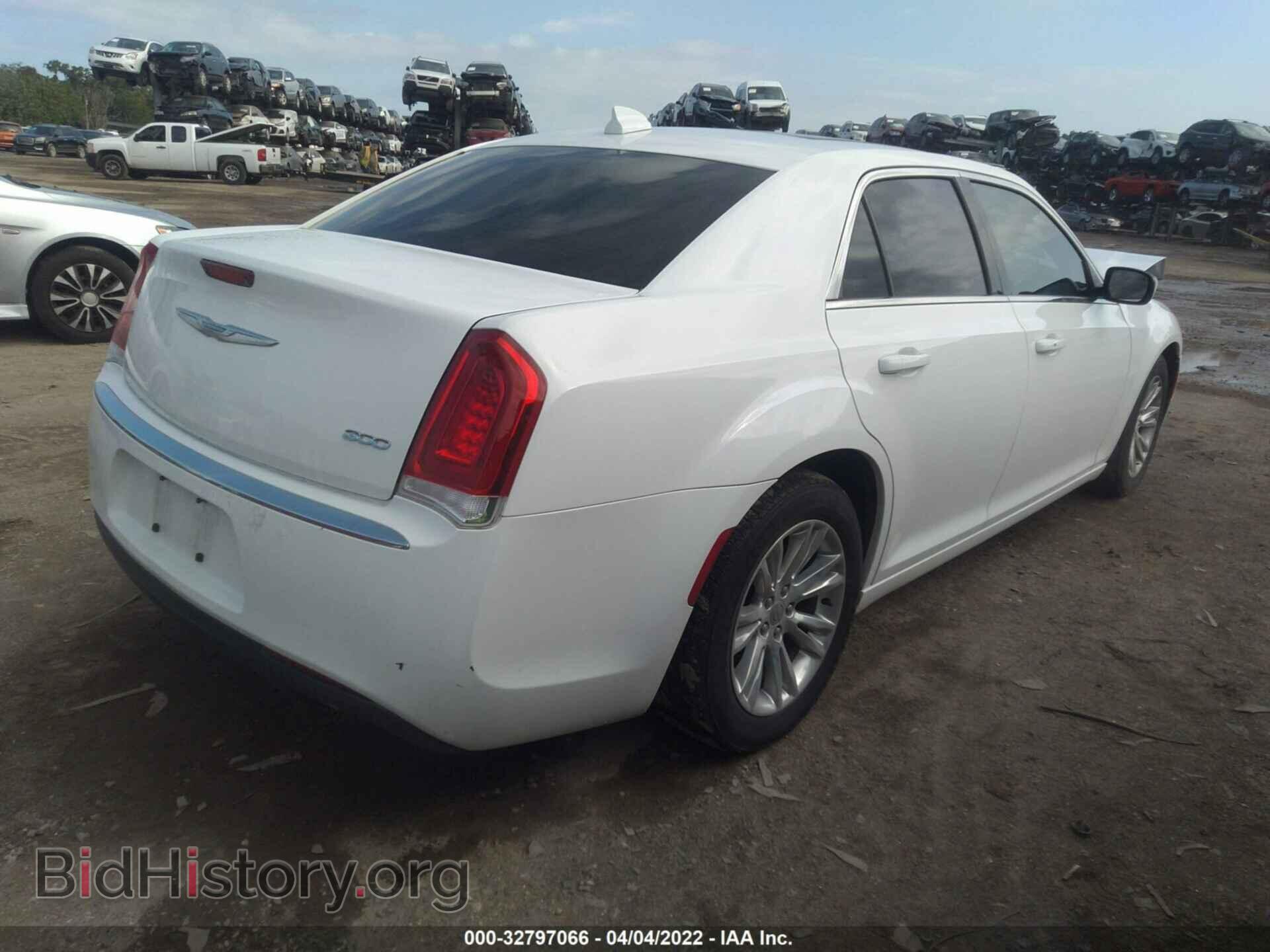2017 CHRYSLER 300 - VIN: 2C3CCAAG9HH552498 - Фото 4