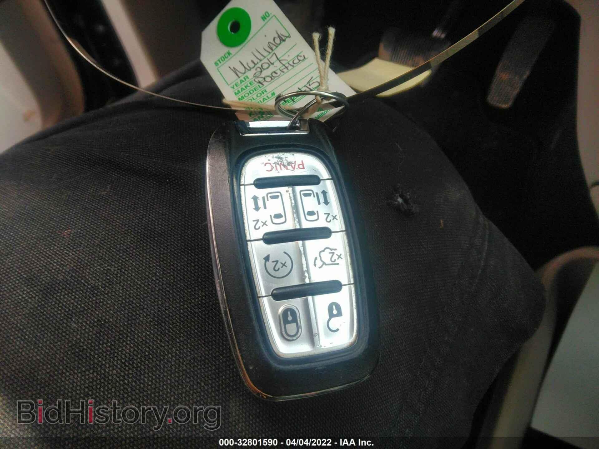 2017 CHRYSLER PACIFICA - VIN: 2C4RC1BGXHR759075 - Фото 11