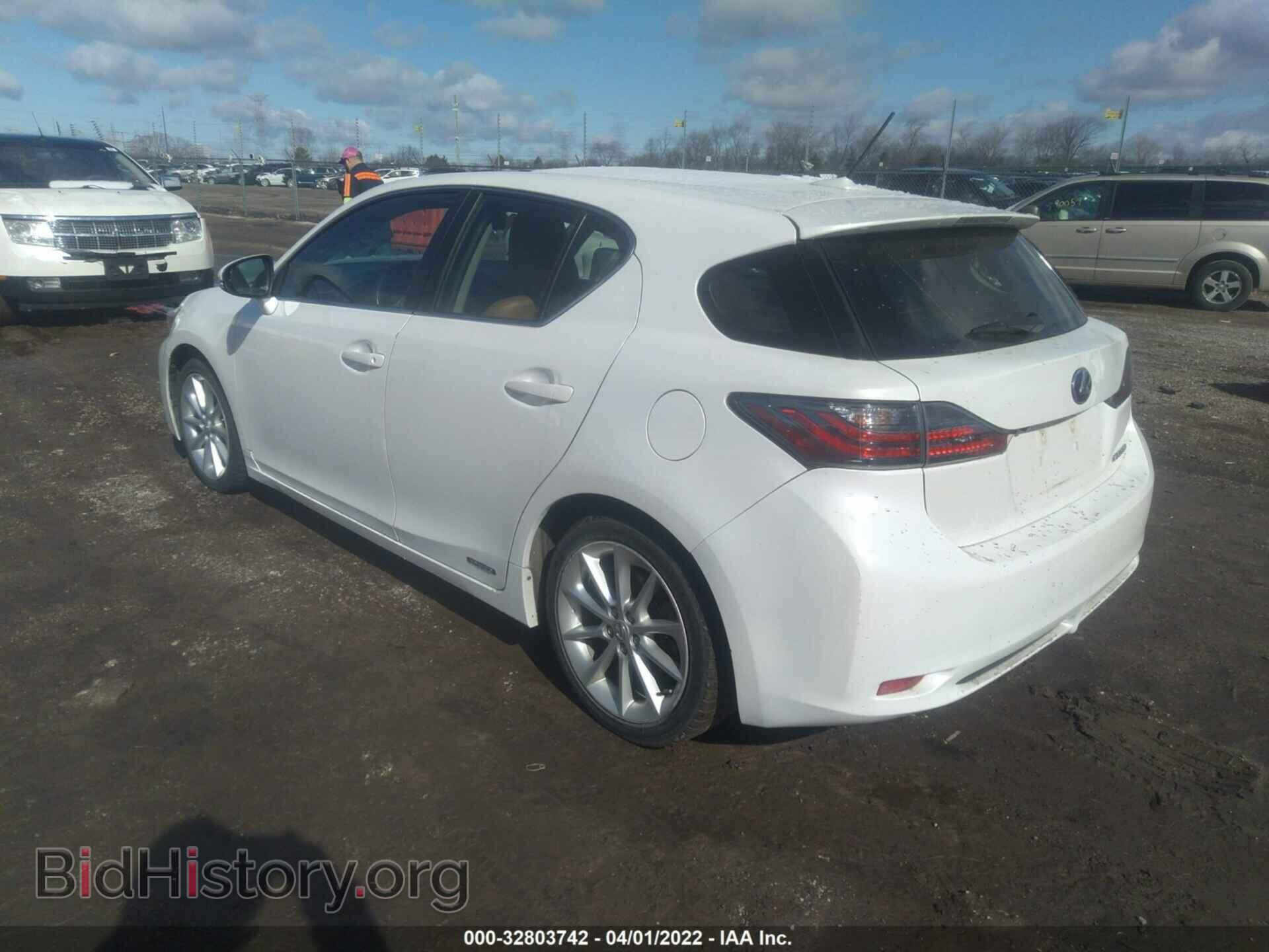 2011 LEXUS CT 200H - VIN: JTHKD5BH9B2037437 - Фото 3