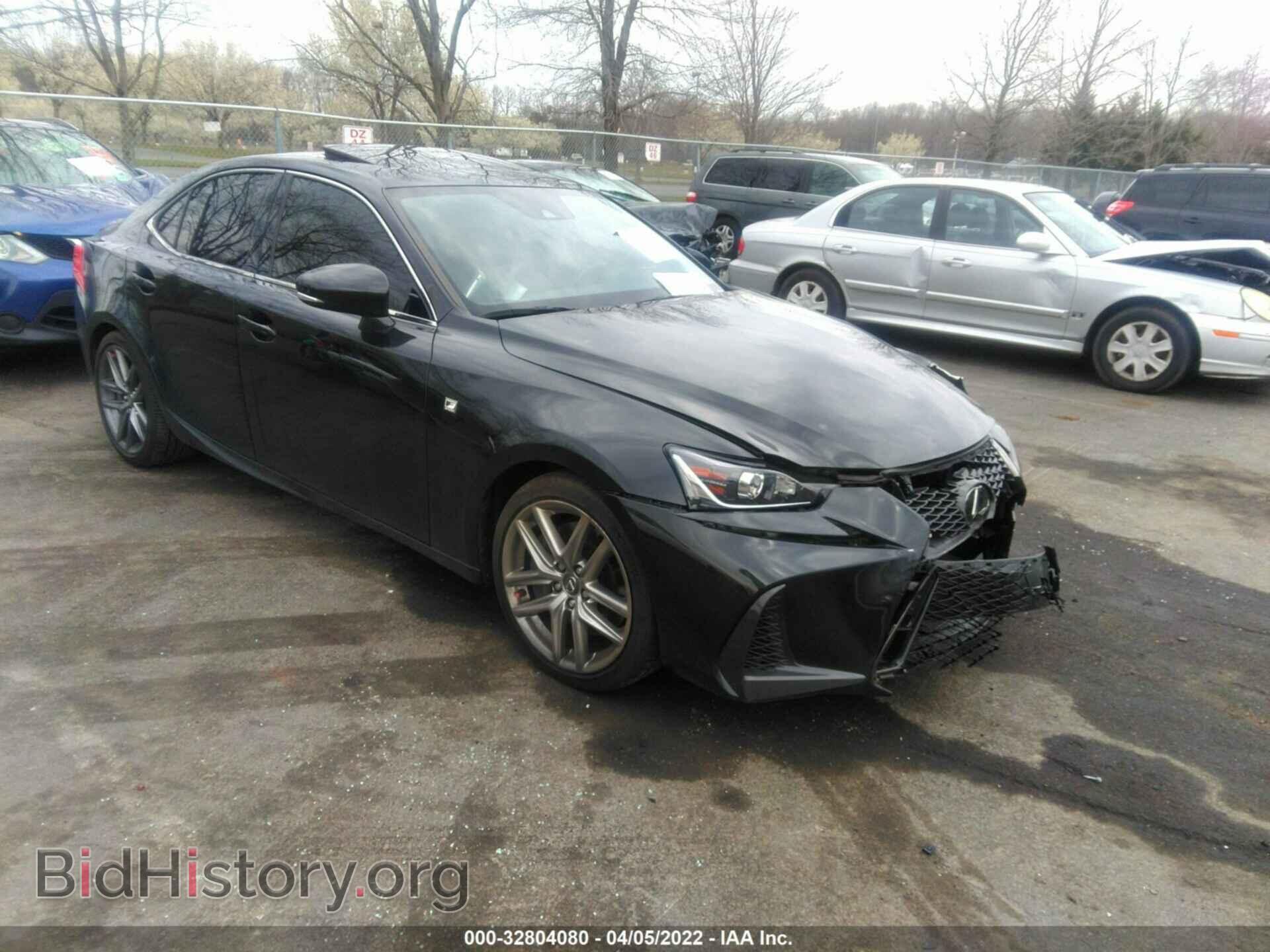 Photo JTHC81D2XJ5033453 - LEXUS IS 2018