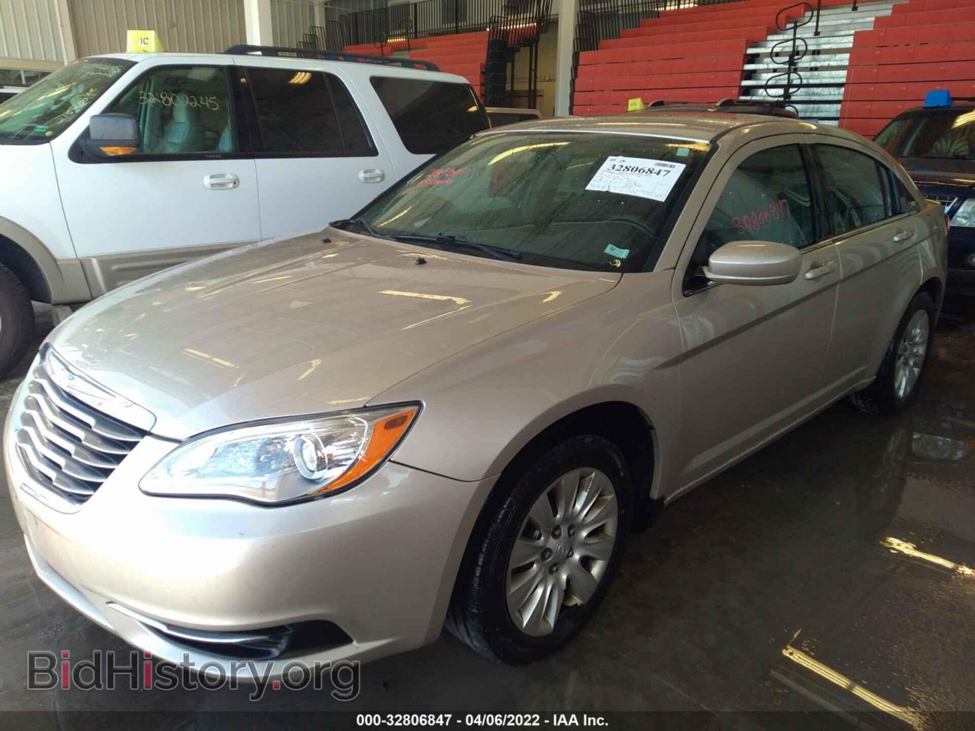2014 CHRYSLER 200 - VIN: 1C3CCBAB2EN237233 - Photo 2