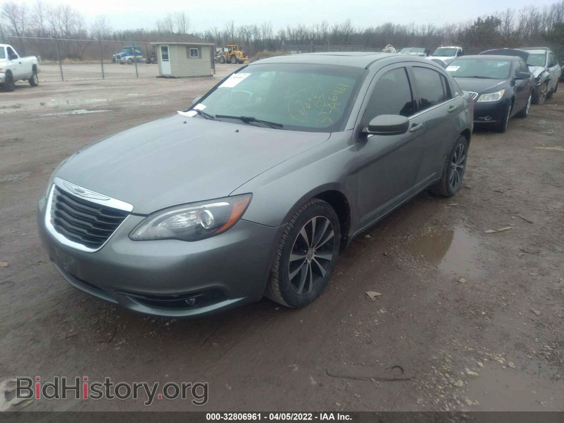 2011 CHRYSLER 200 - VIN: 1C3BC8FG8BN600164 - Фото 2