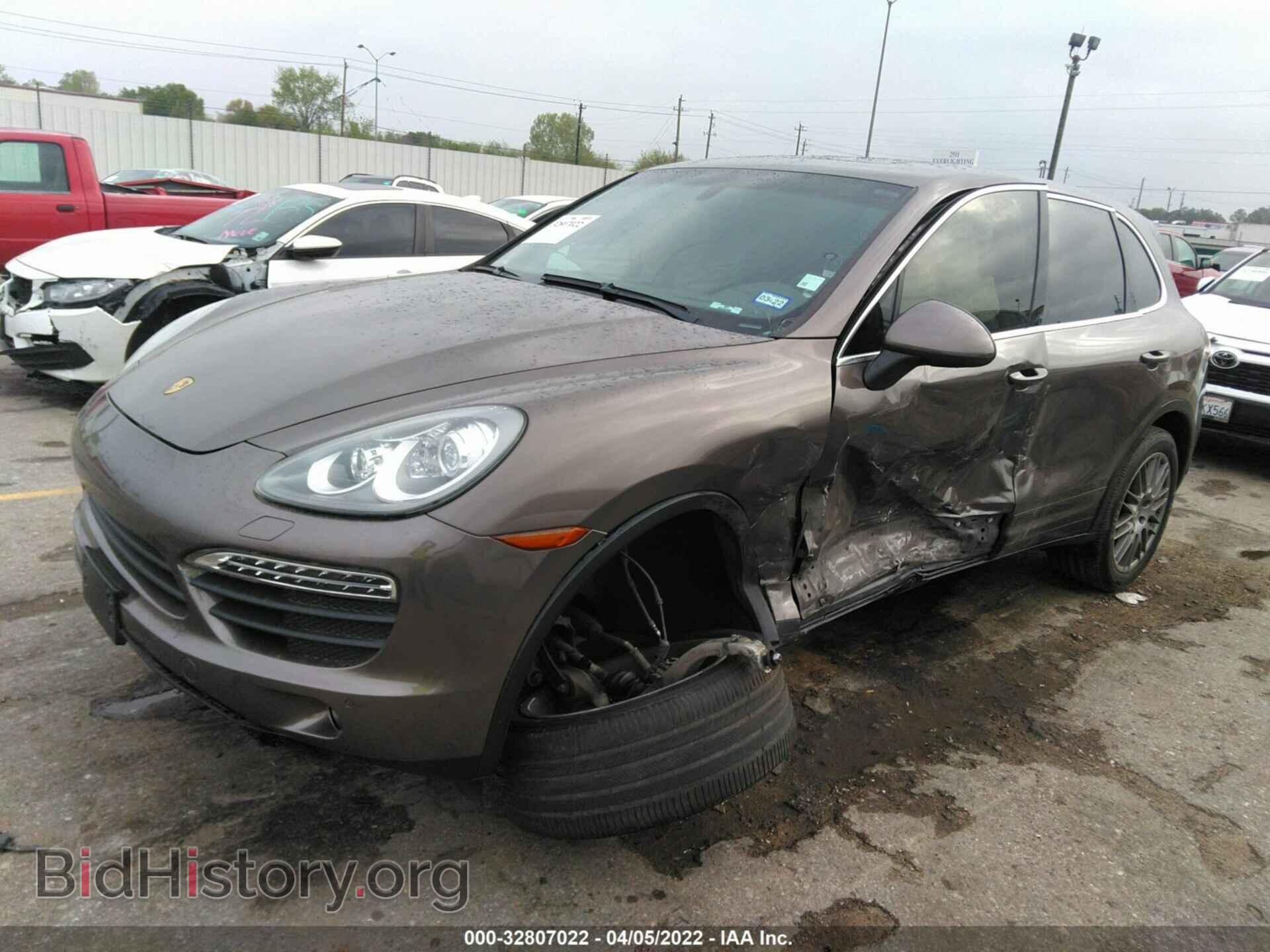2011 PORSCHE CAYENNE - VIN: WP1AB2A21BLA52280 - Photo 2