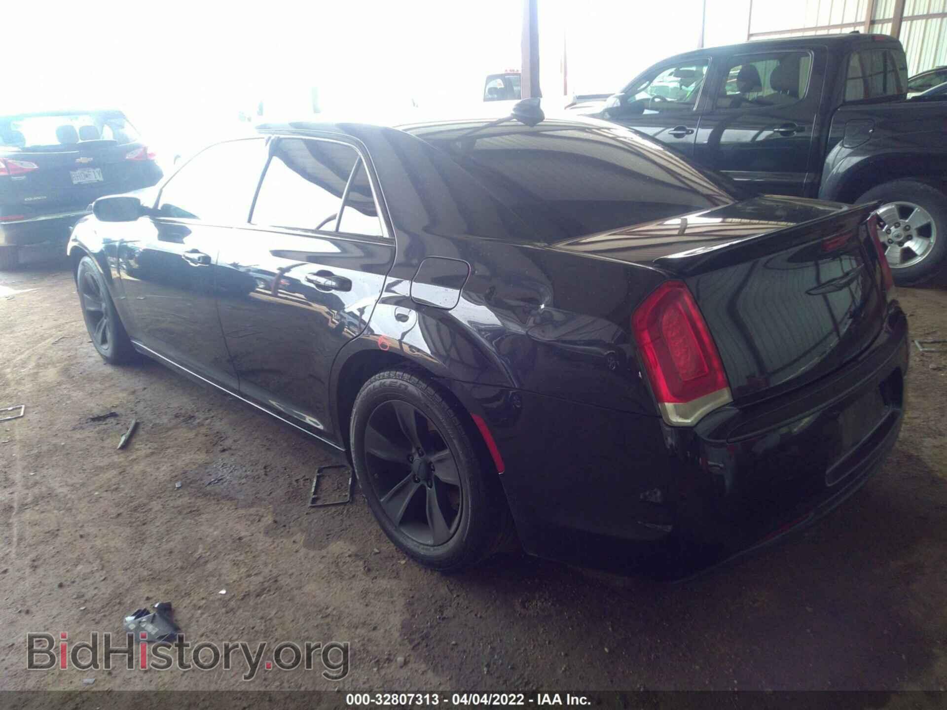 2017 CHRYSLER 300 - VIN: 2C3CCAAG0HH608165 - Фото 3