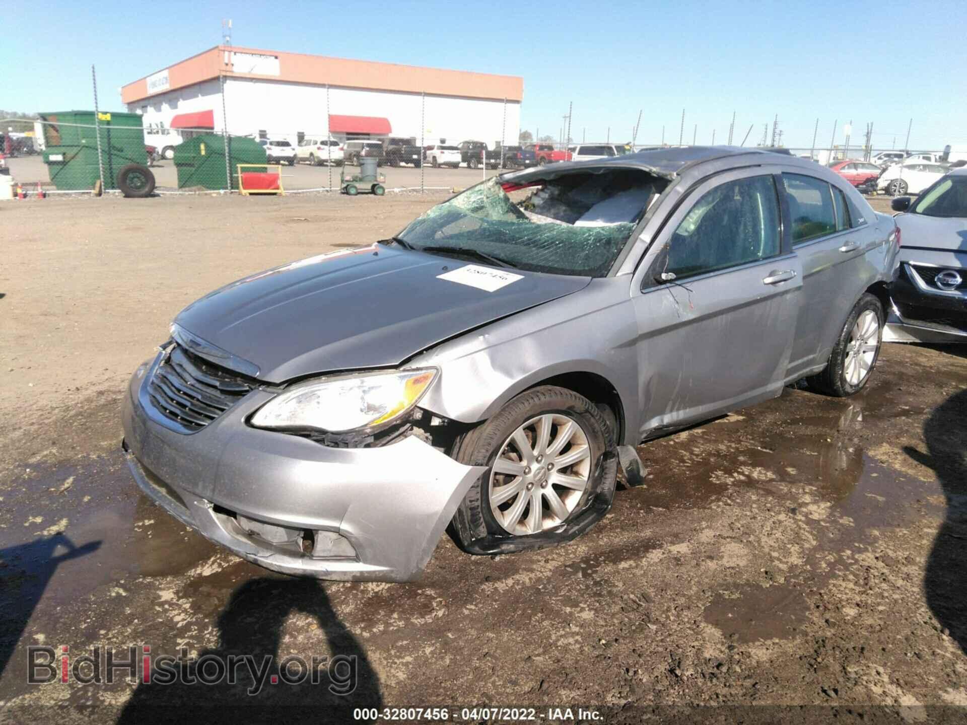 2013 CHRYSLER 200 - VIN: 1C3CCBBG1DN556437 - Photo 2