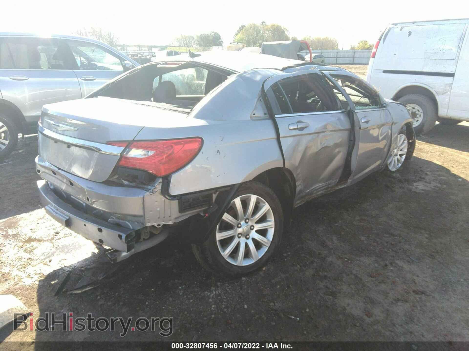 2013 CHRYSLER 200 - VIN: 1C3CCBBG1DN556437 - Photo 4