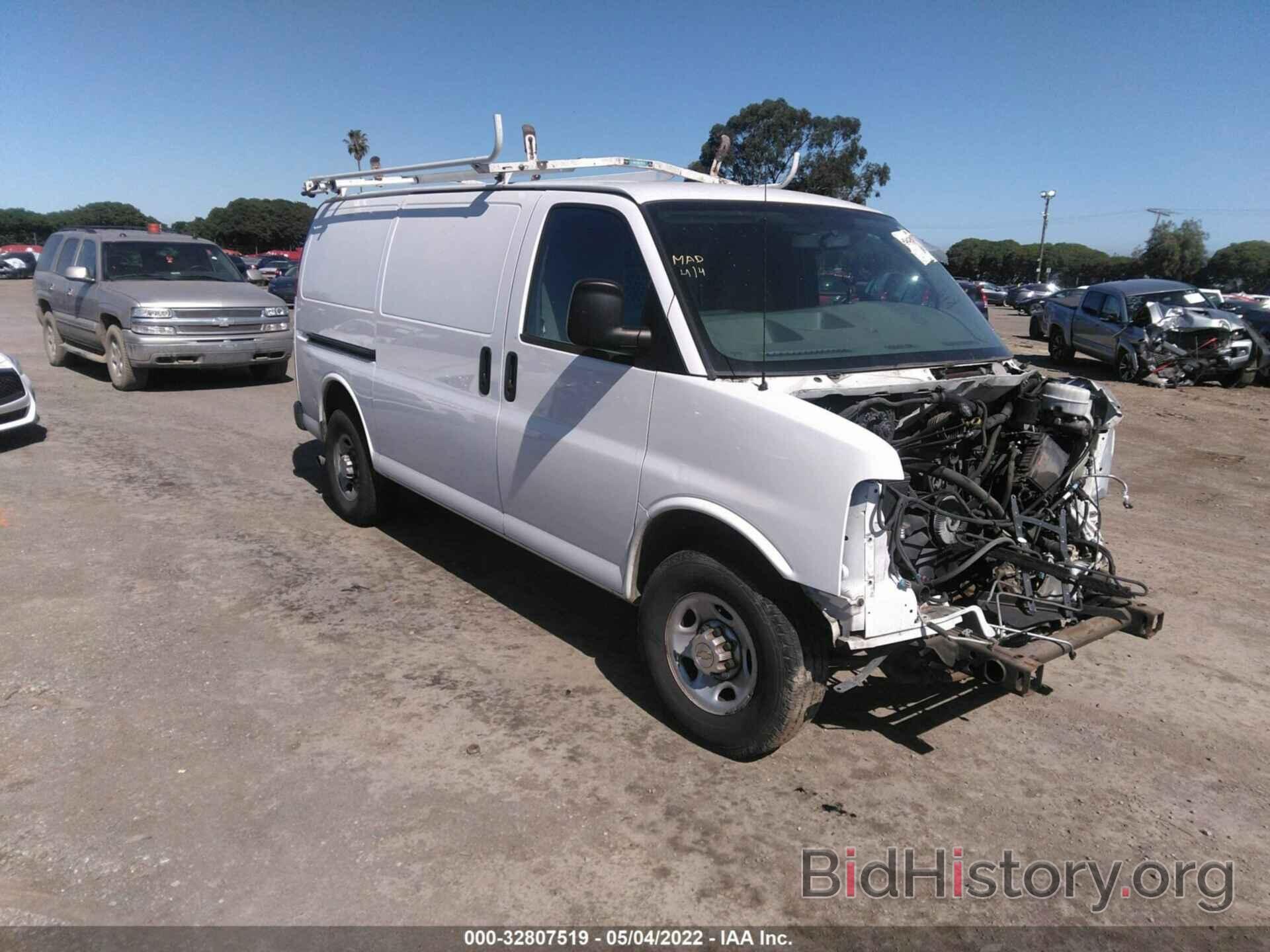 Photo 1GCWGFCA3B1134270 - CHEVROLET EXPRESS CARGO VAN 2011