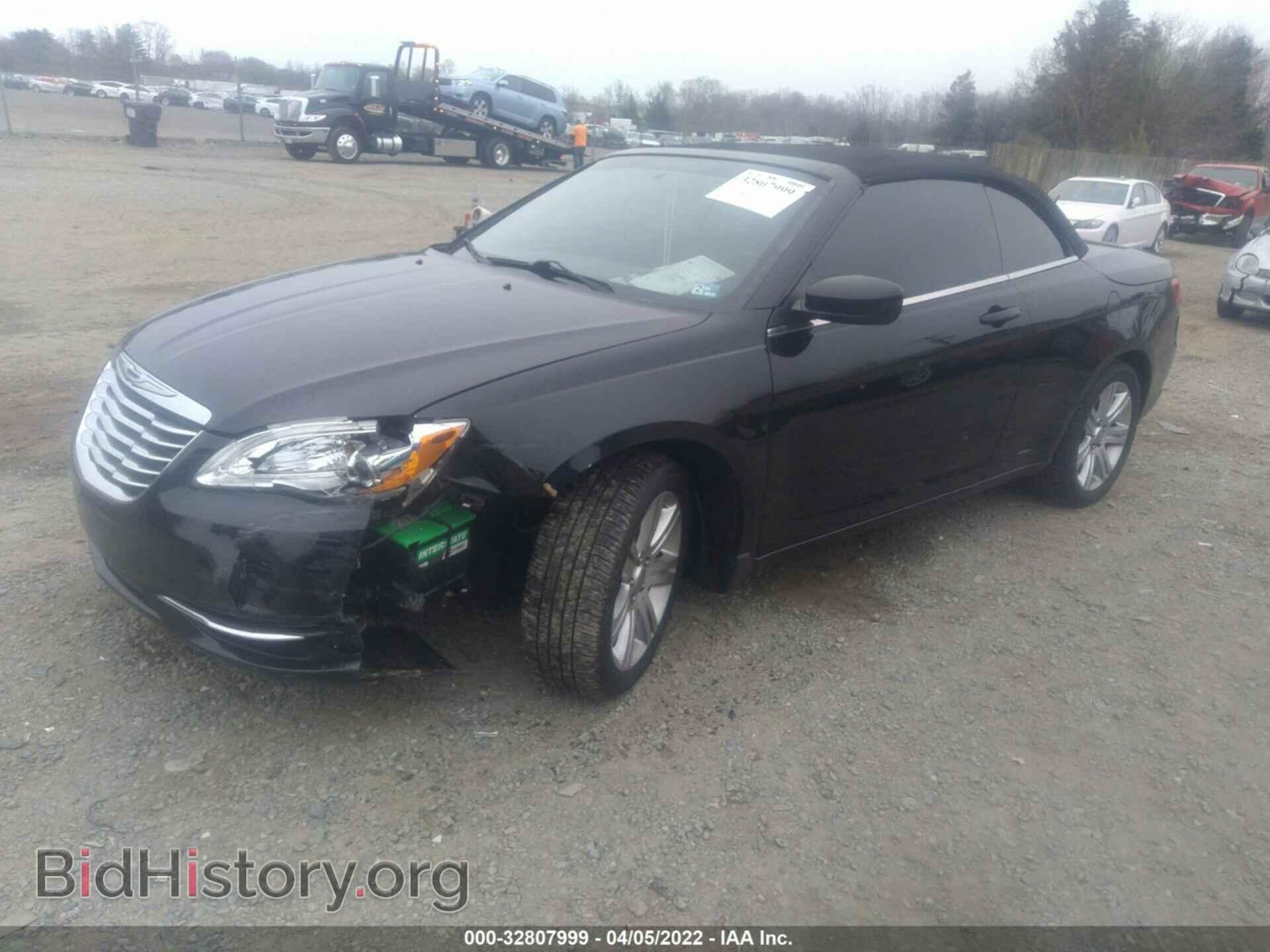 2011 CHRYSLER 200 - VIN: 1C3BC2EB8BN624032 - Photo 2