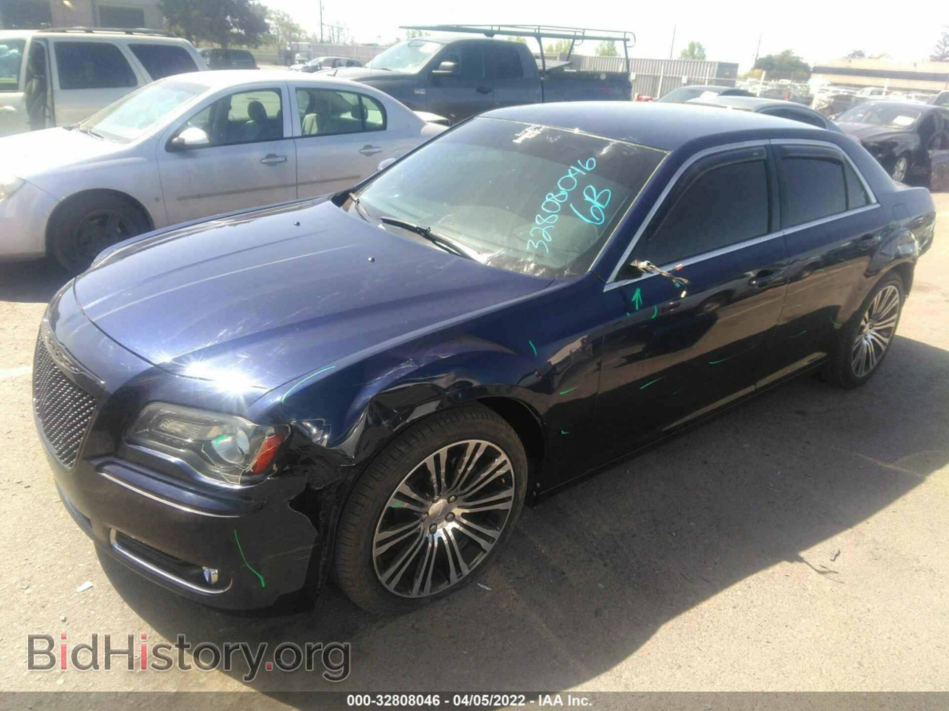 2013 CHRYSLER 300 - VIN: 2C3CCABT7DH686738 - Фото 2