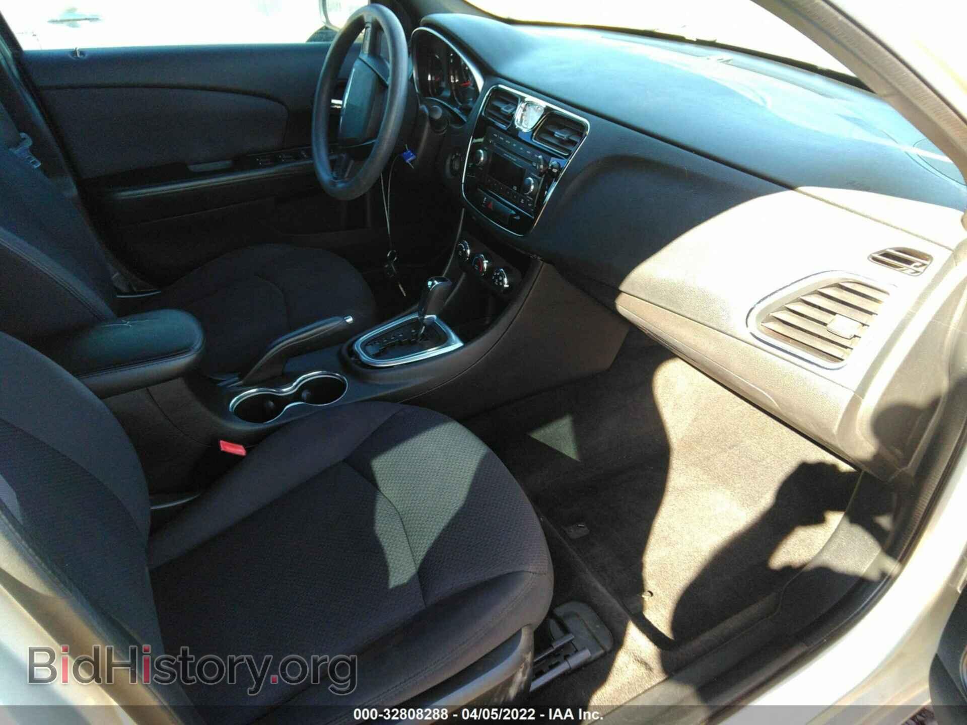 2012 CHRYSLER 200 - VIN: 1C3CCBAB6CN261810 - Фото 5