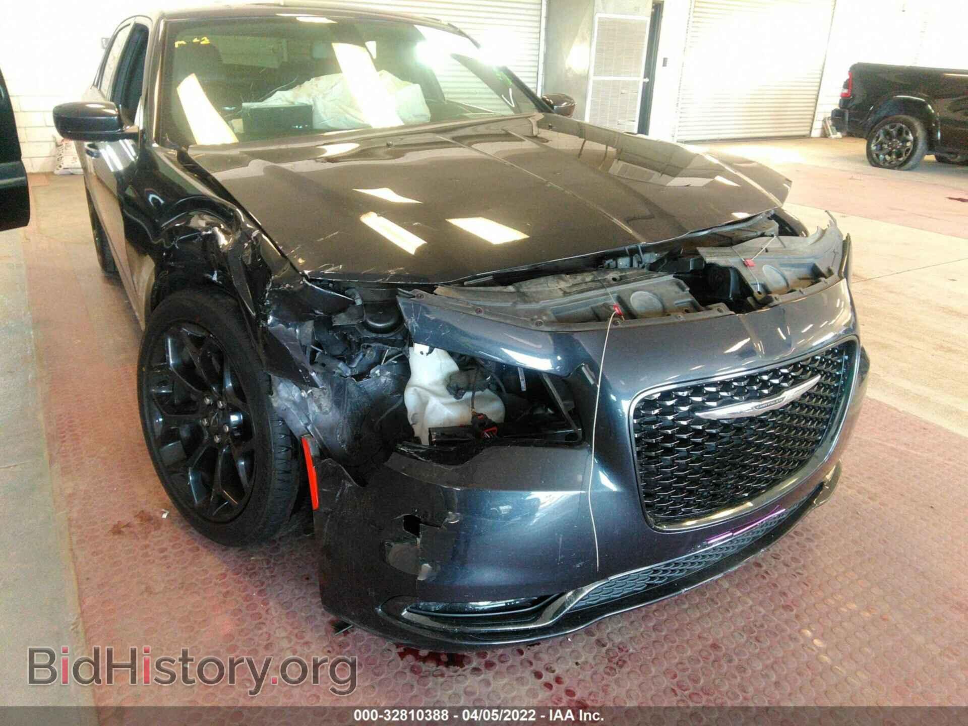 2019 CHRYSLER 300 - VIN: 2C3CCABG9KH678995 - Фото 6